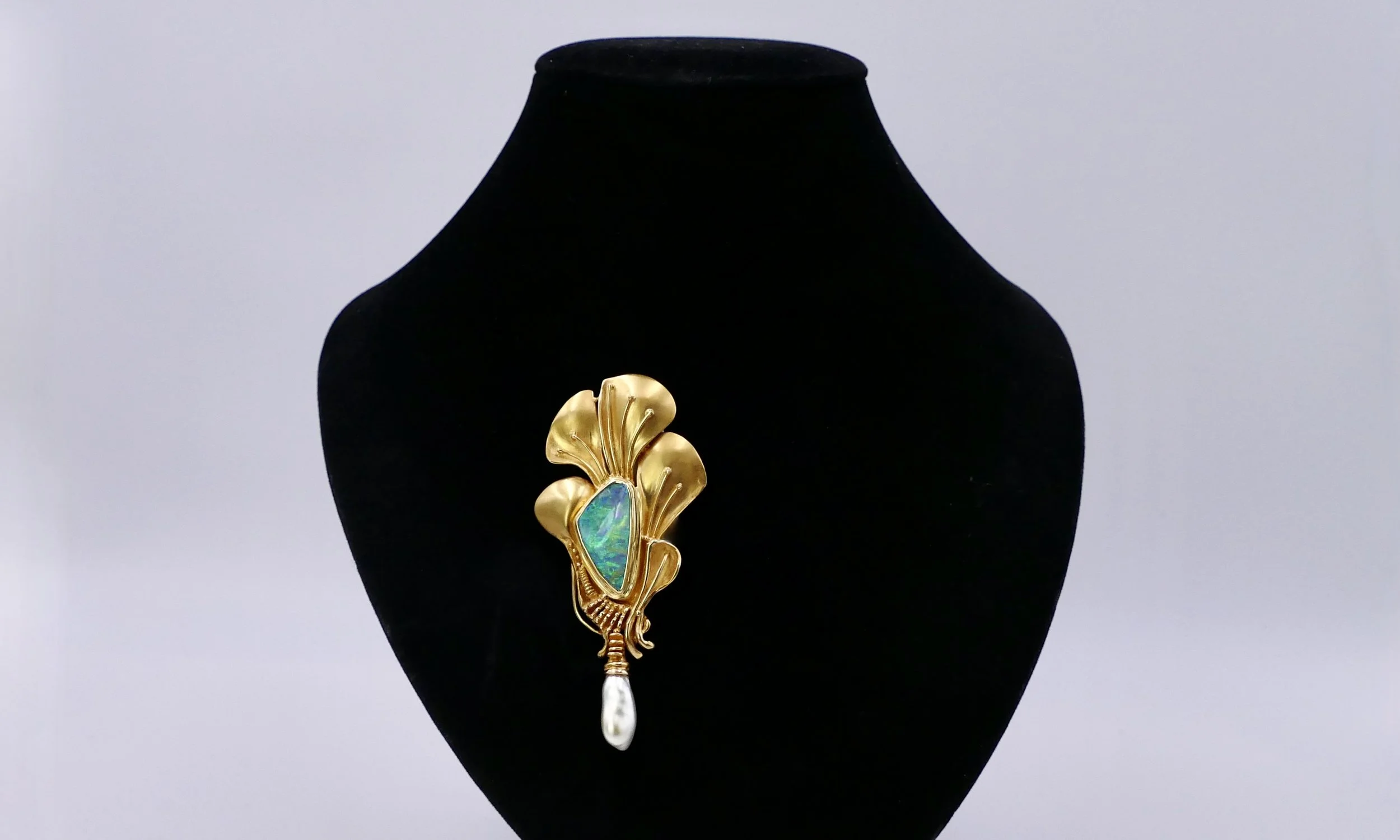 fernand-demaret-studio-gold-pendant-opal-baroque-pearl-3.jpeg