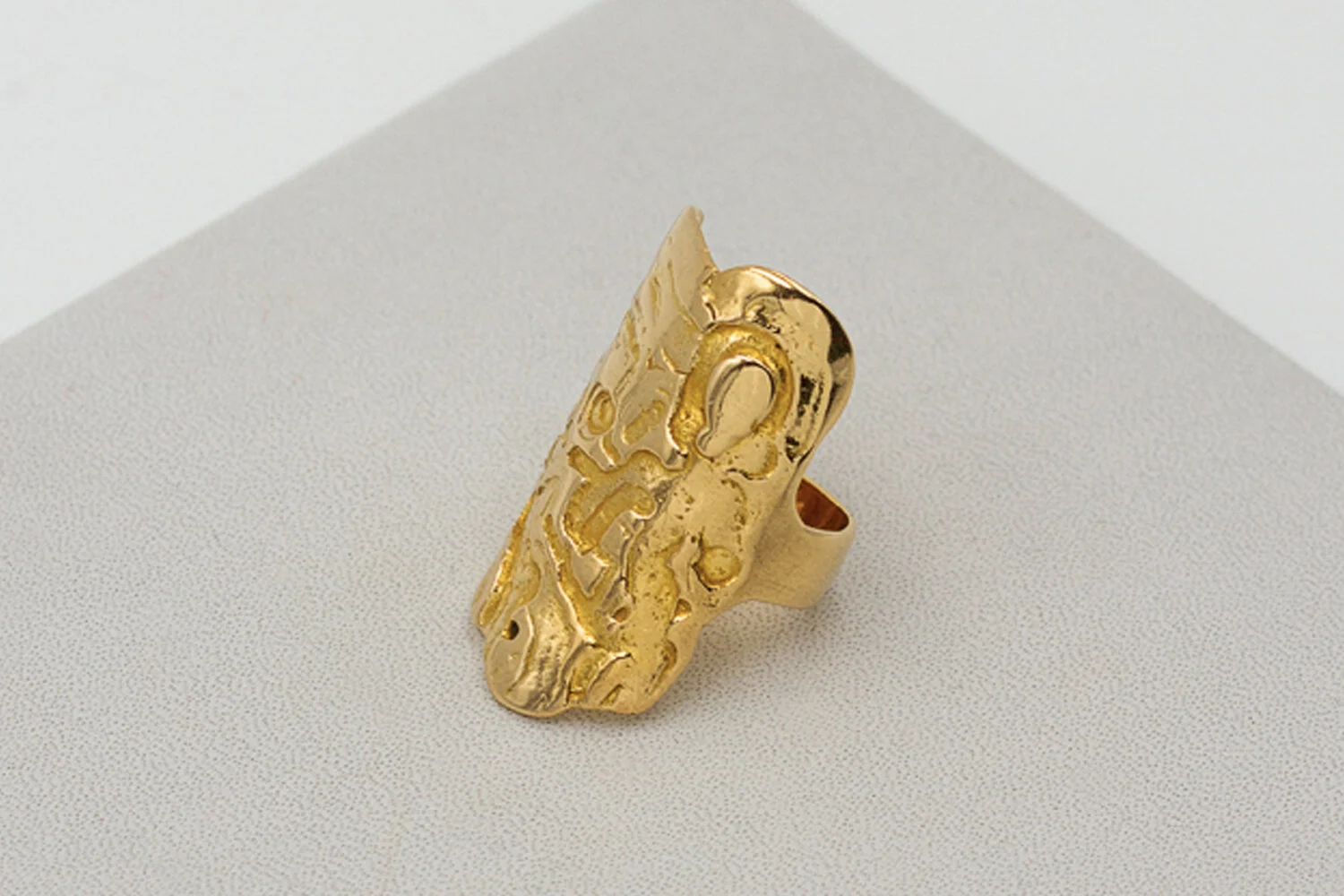 Fernand Demaret an abstract gold ring
