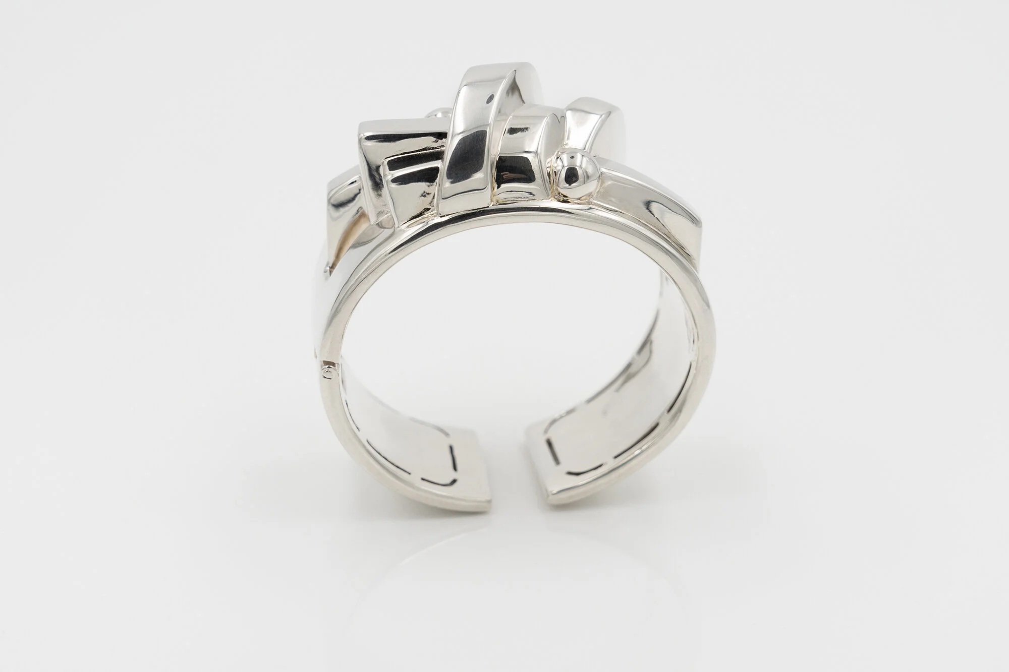 Sophia Vari open silver bangle "Eunomia"