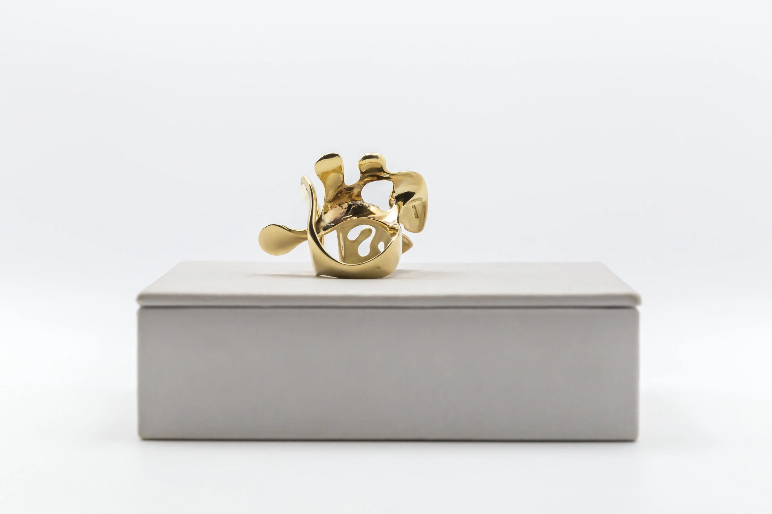Onelio Vignando sculptural gold ring jewelery bijoux