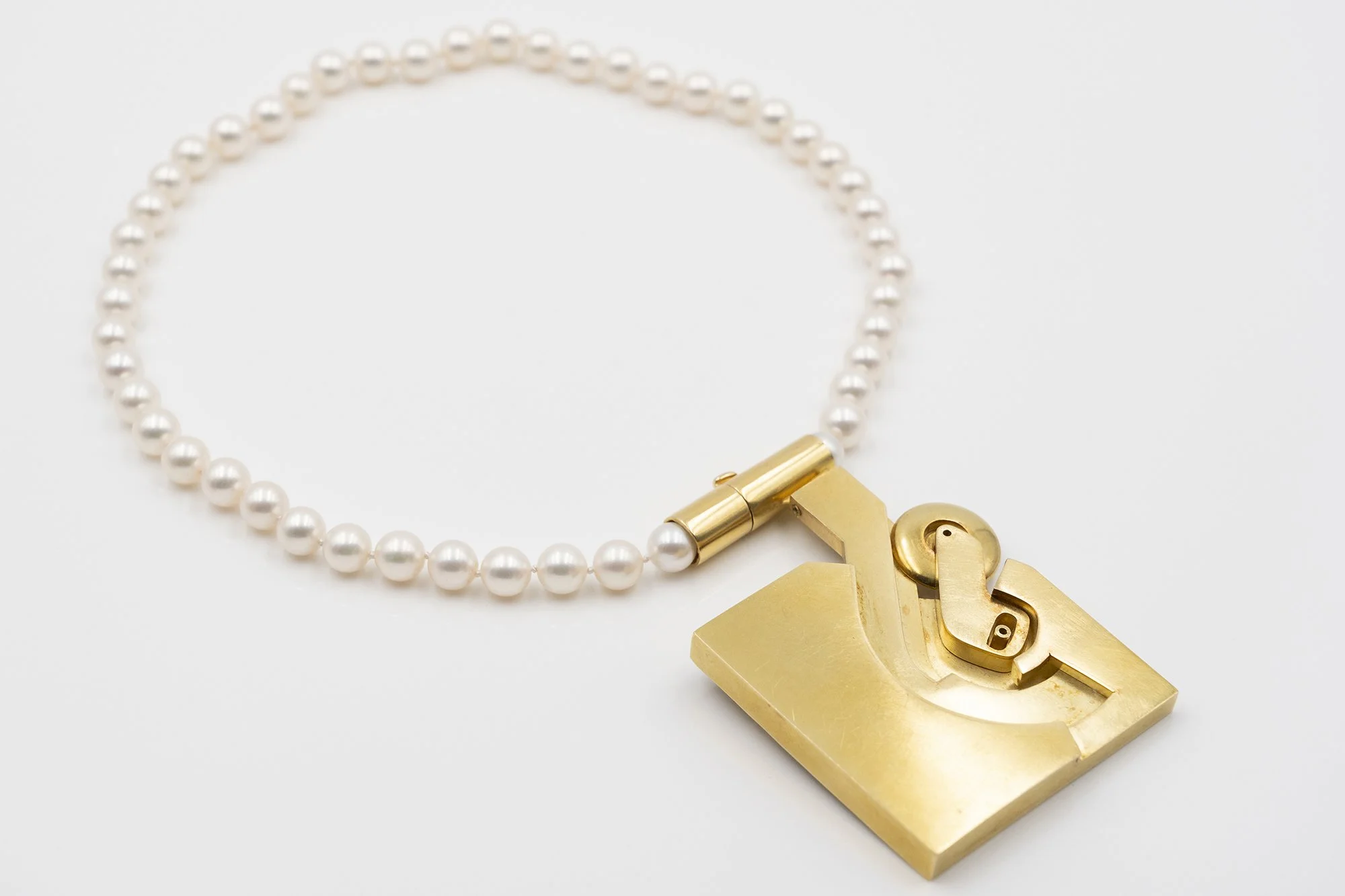 Michel Louwette  : a Gold and Pearl Necklace