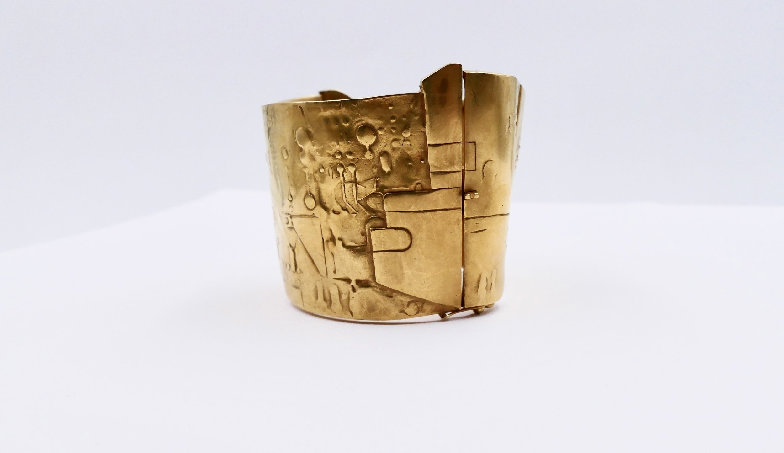 Claude-Wesel_Fernand-Demaret-Studio_abstract_gold_cuff.jpeg