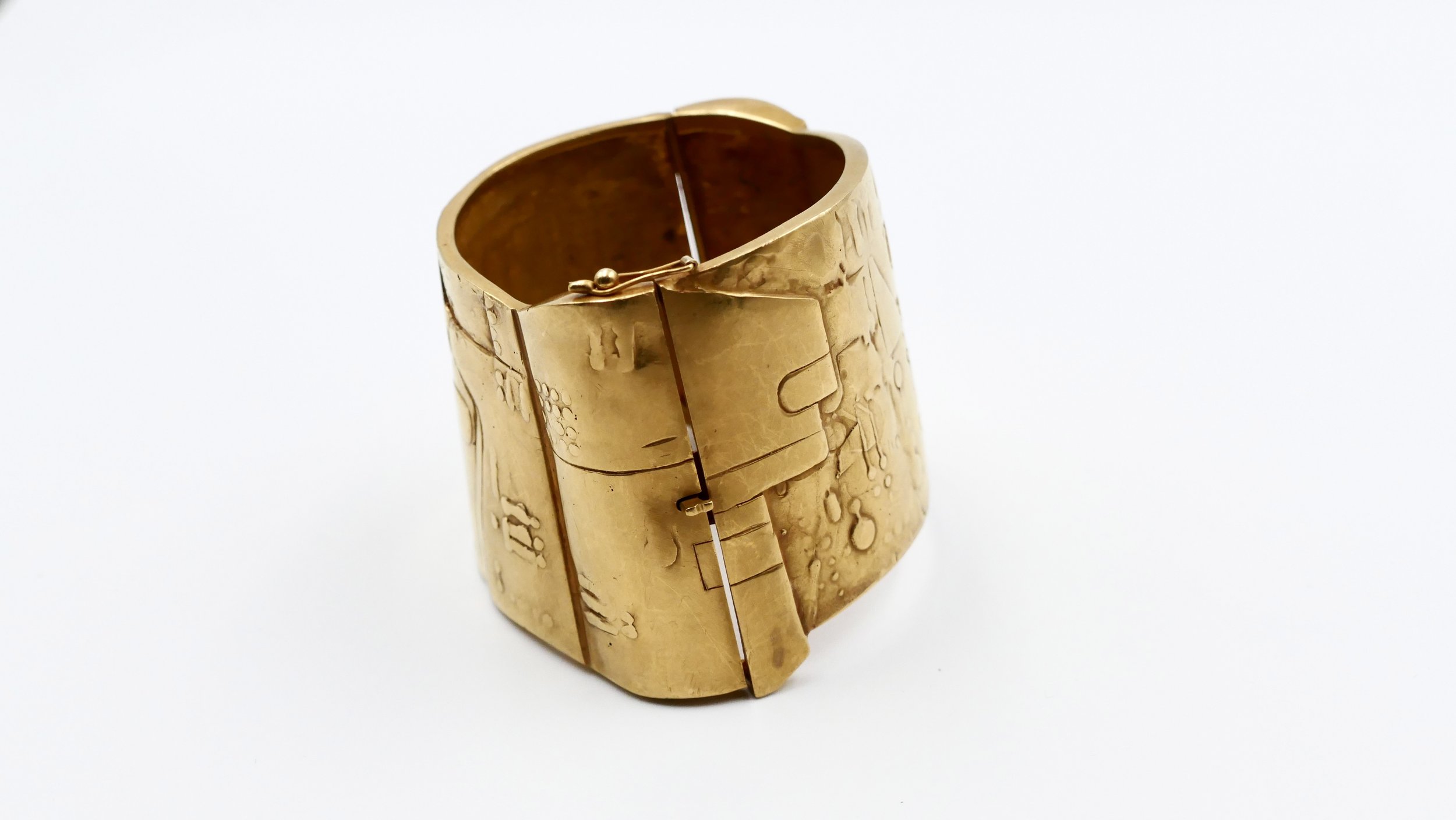 Claude-Wesel_Fernand-Demaret-Studio_abstract_gold_cuff_3.jpeg