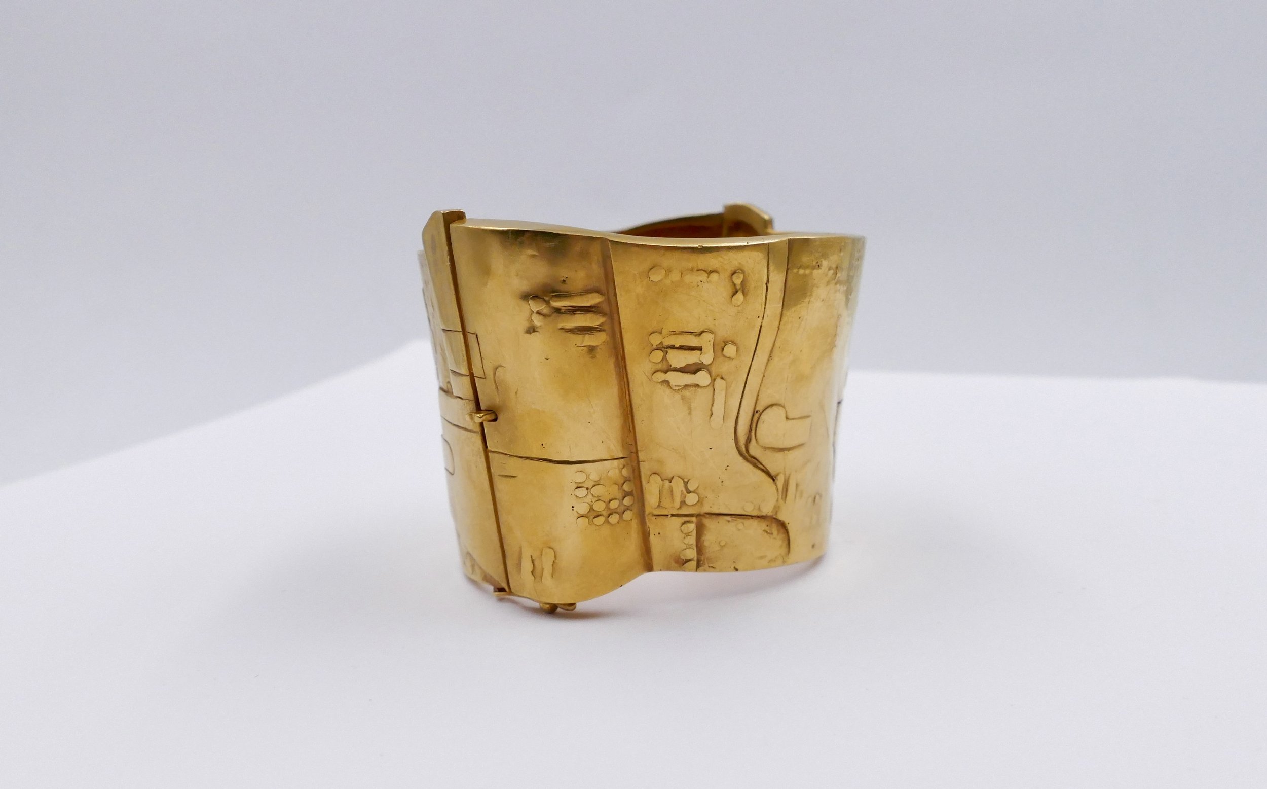 Claude-Wesel_Fernand-Demaret-Studio_abstract_gold_cuff_1.jpeg