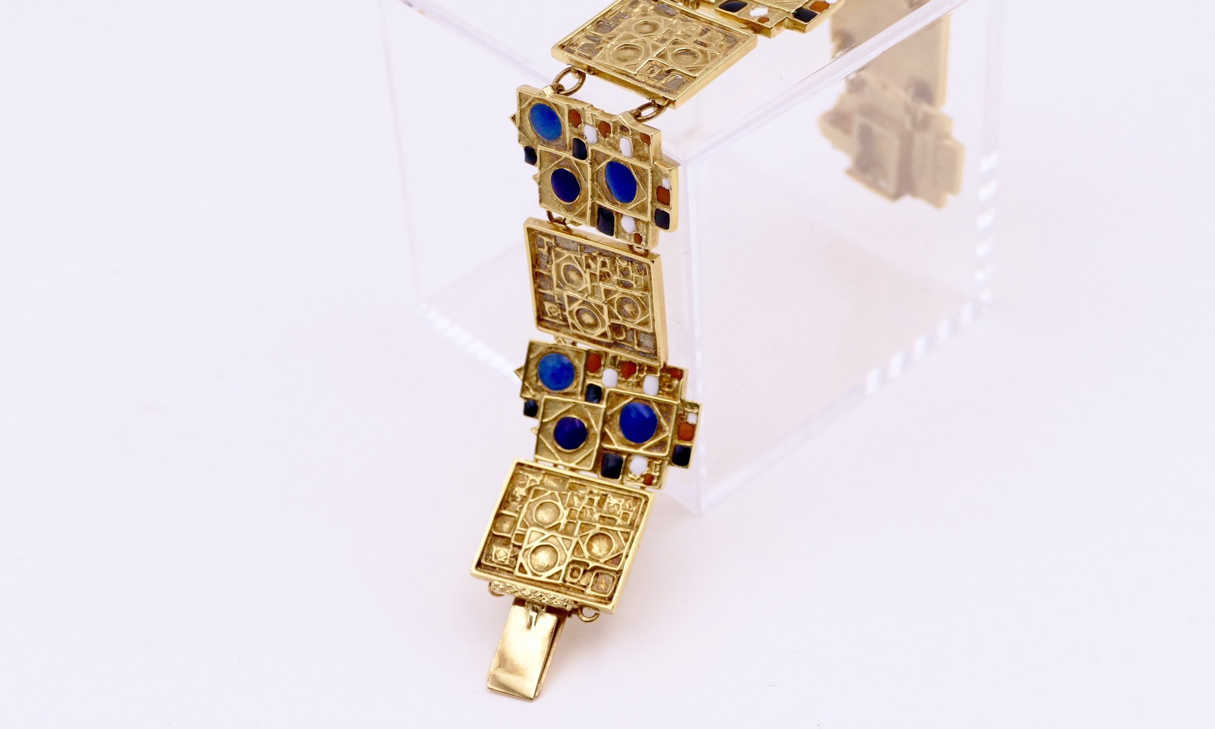 natalia-dumitresco-gold-bracelet-3.jpeg
