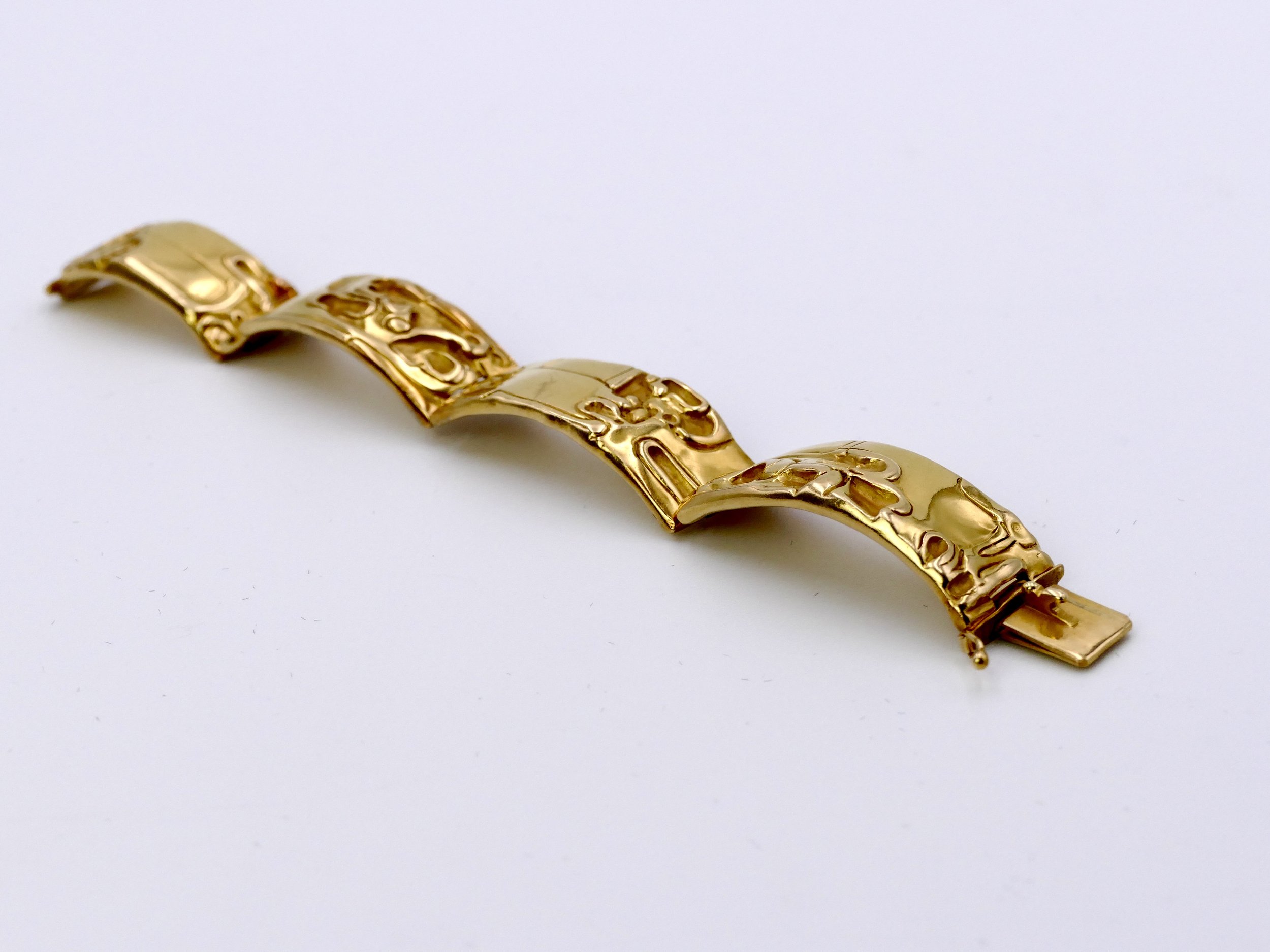 Fernand-Demaret-Studio-articulated-abstract-gold-2.JPG