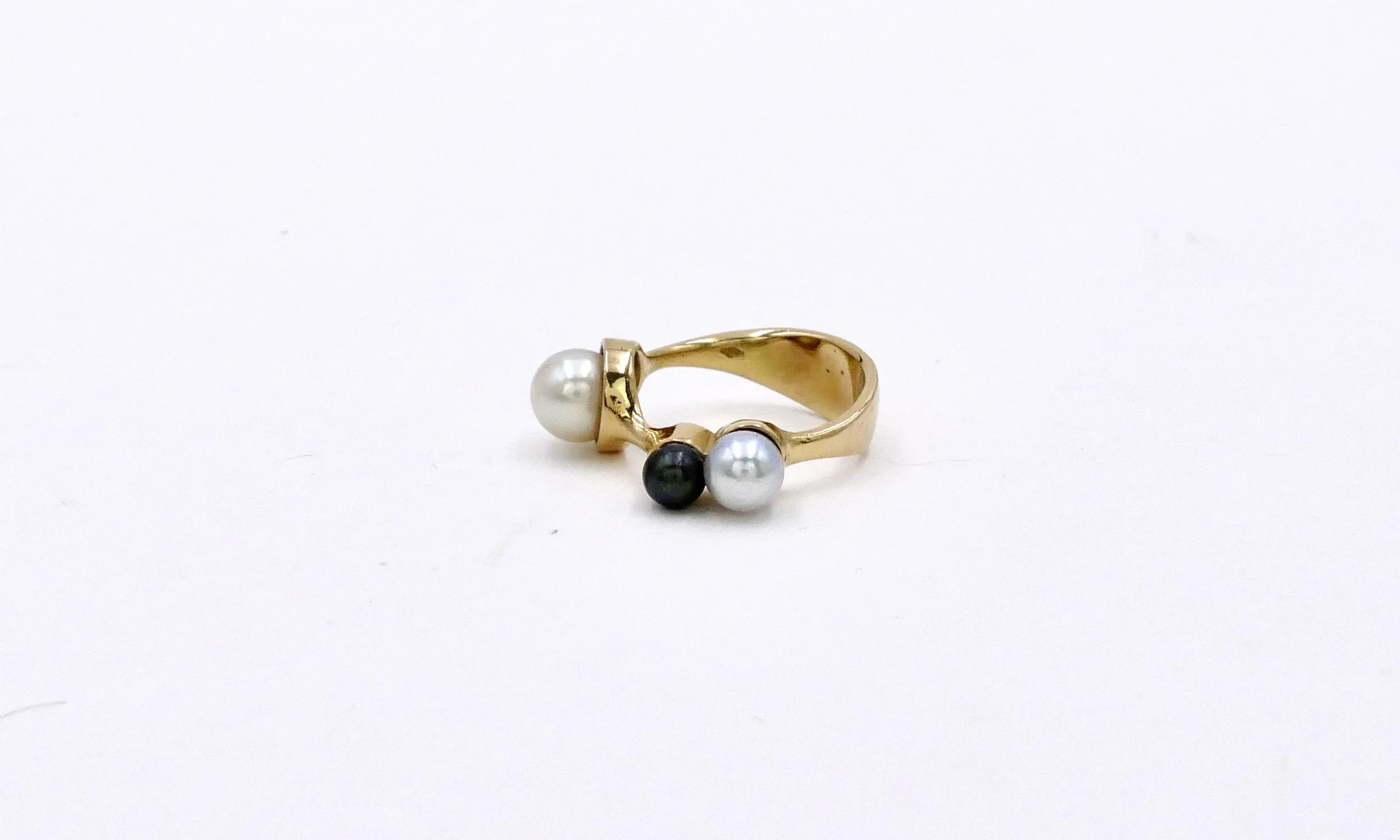 Andre Lamy 18 ct gold and pearls ring 1.JPG