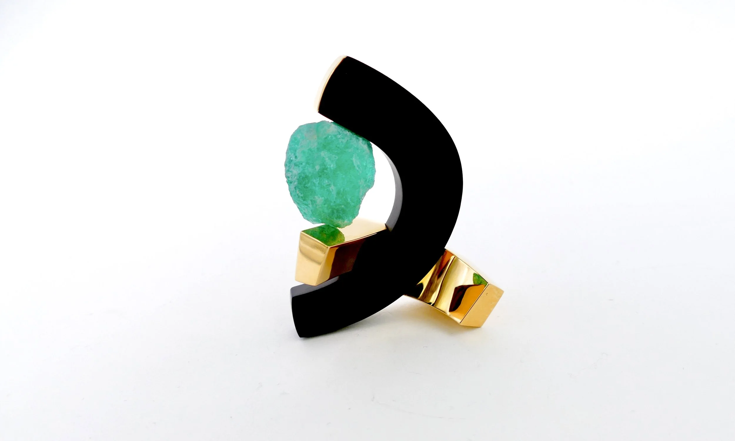 sophia-vari-médée-ebony-gold-emerald-brooch-3.JPG