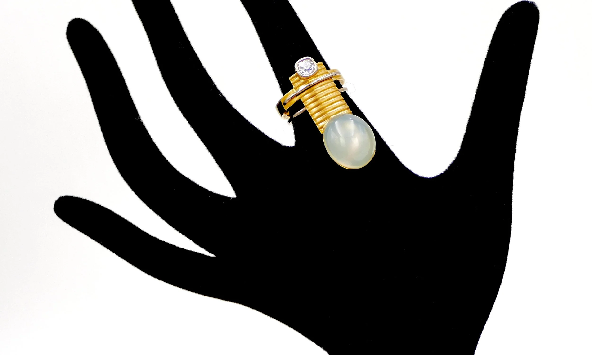 janine renard lune brillante gold moonstone cabochon unique ring 5.JPG