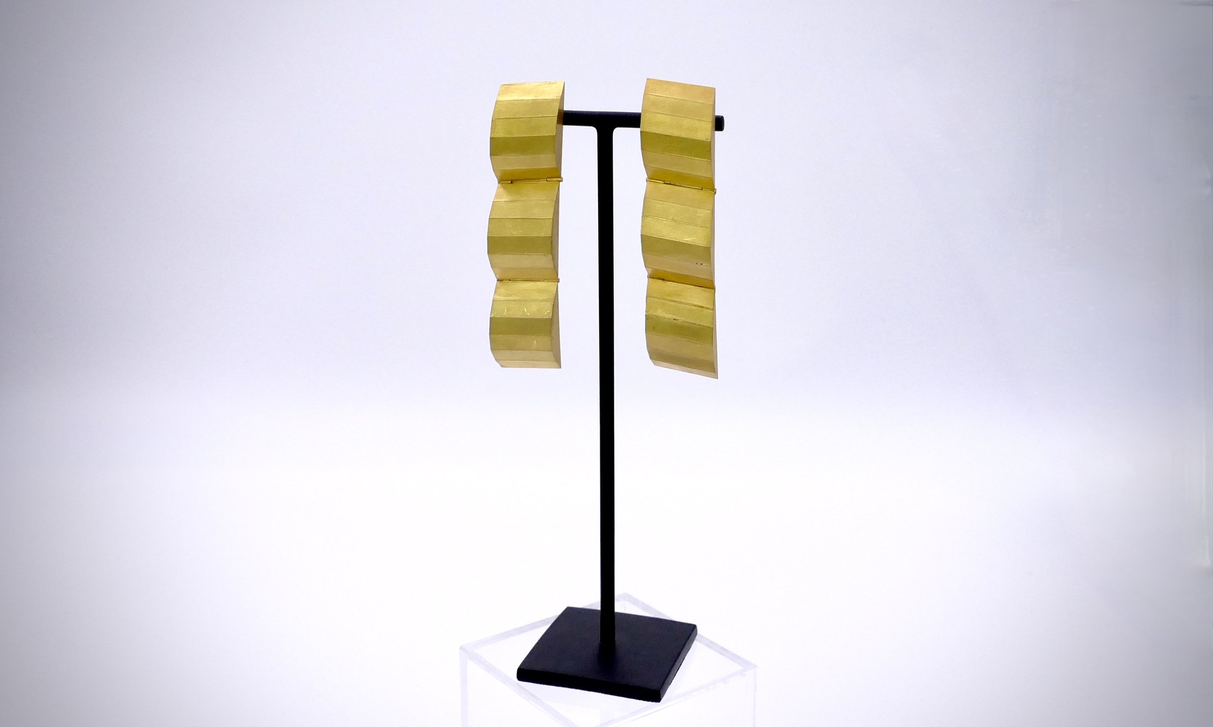 Giampaolo-Babetto_gold-articulated-earrings-1.jpeg