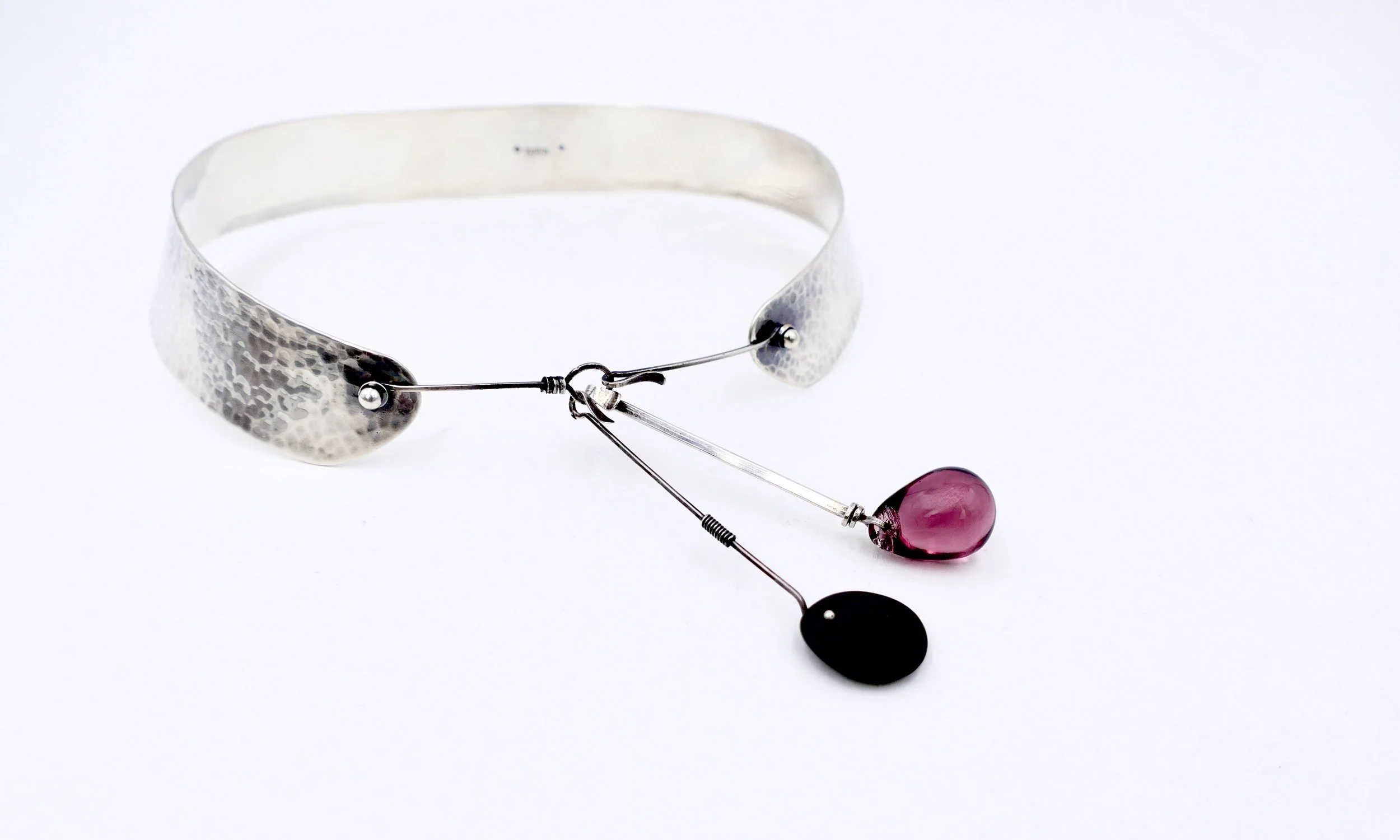 vivianna-torun-hammered-silver-neckring-drop-pendant.JPG