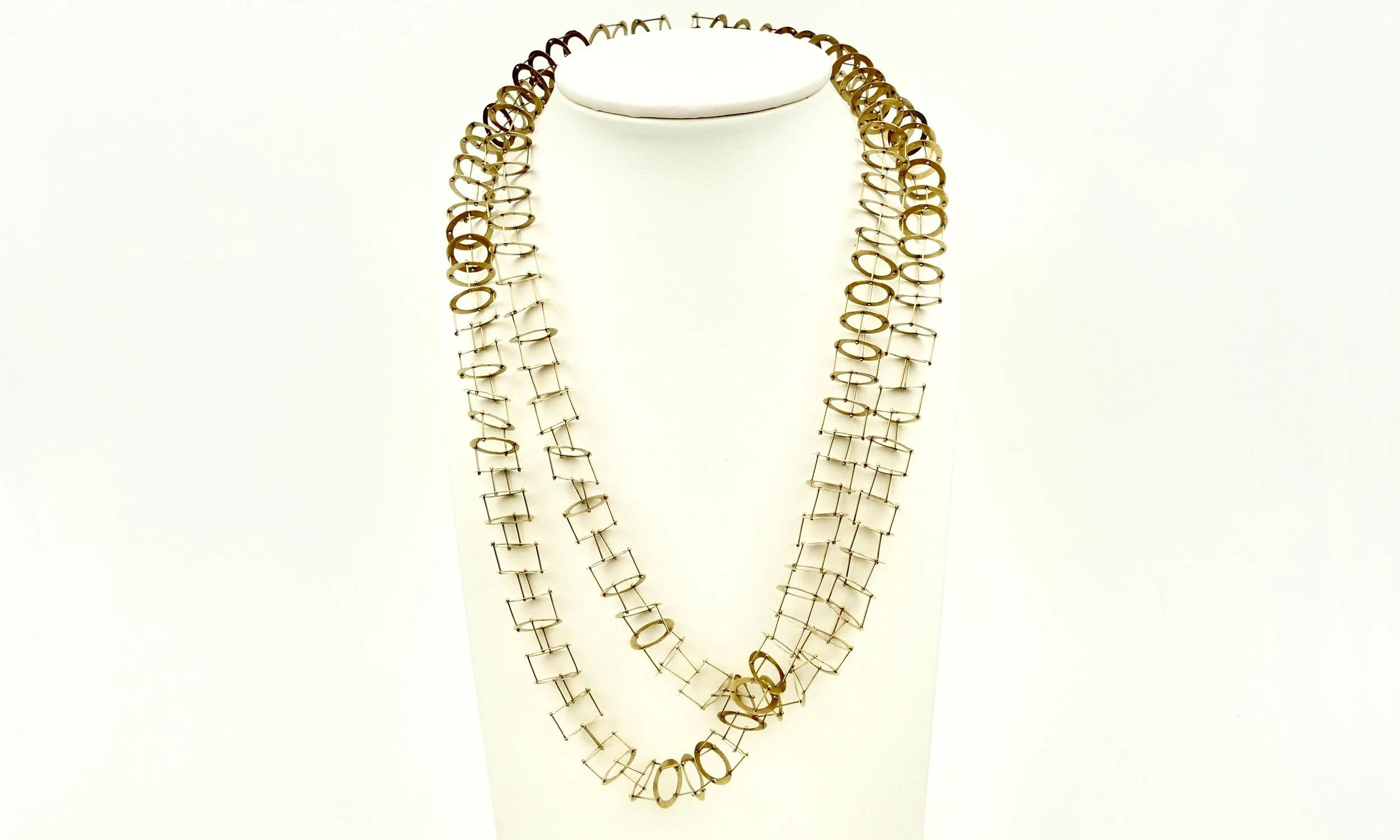 giampaolo-babetto-iconic-circle-tunnel-gold-necklace.jpeg
