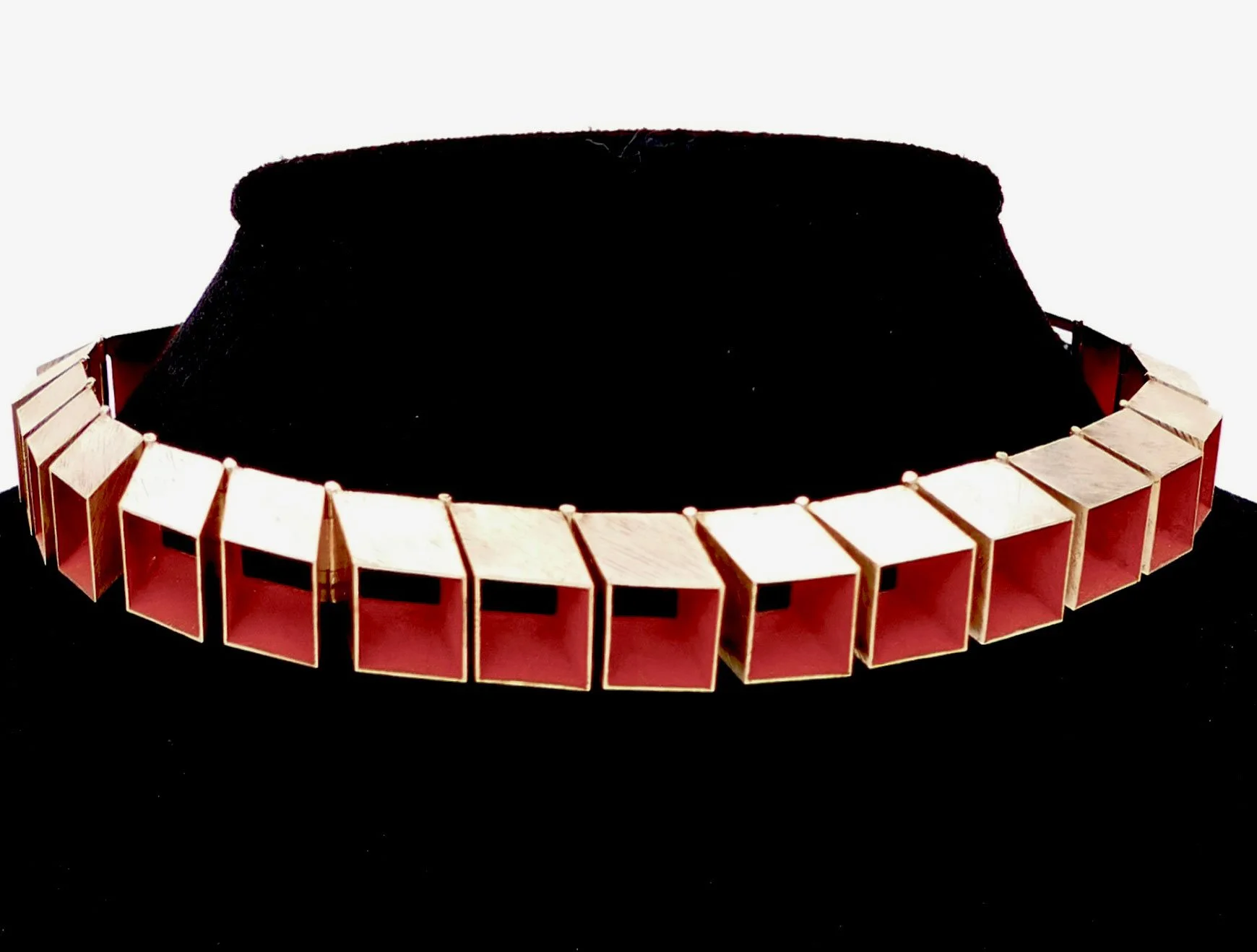 giampaolo-babetto-cubes-gold-pigment-necklace-3.jpg