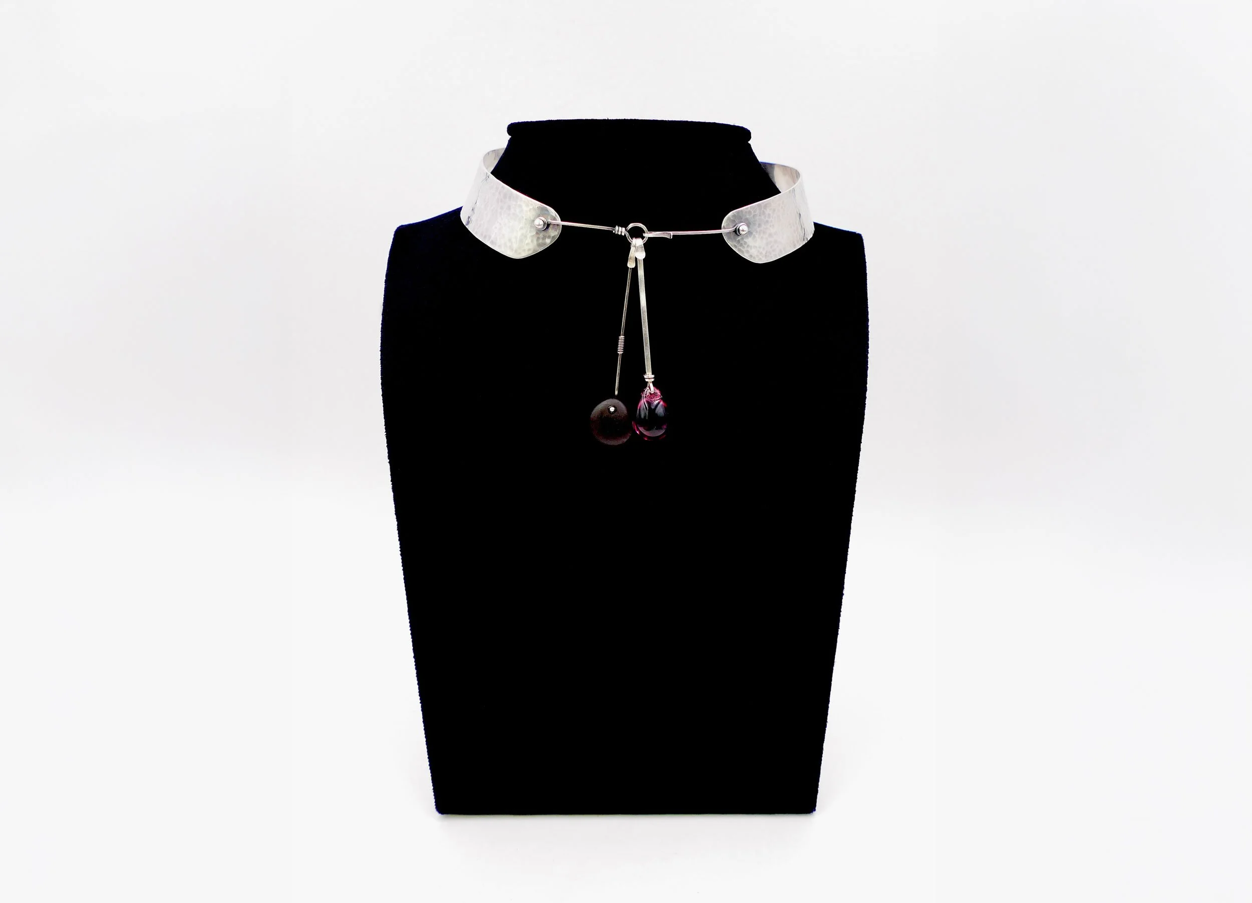 vivianna-torun-hammered-silver-neckring-drop-pendant-3.jpg