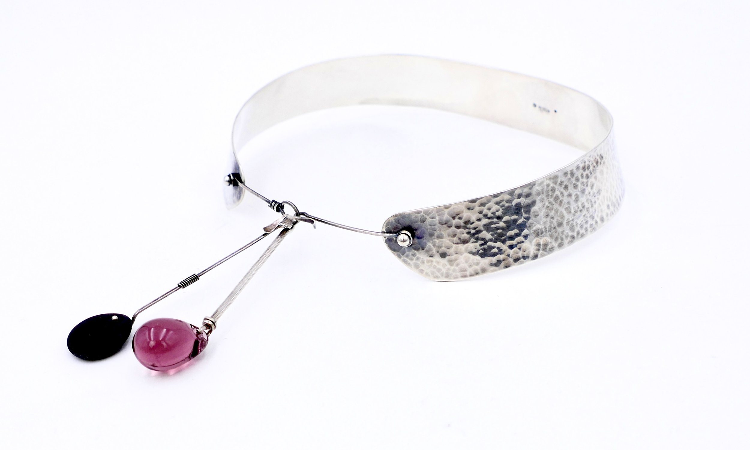 vivianna-torun-hammered-silver-neckring-drop-pendant-2.JPG