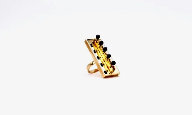 cleto munari Vogatori Piccolo gilded silver onyx ring 2.jpeg