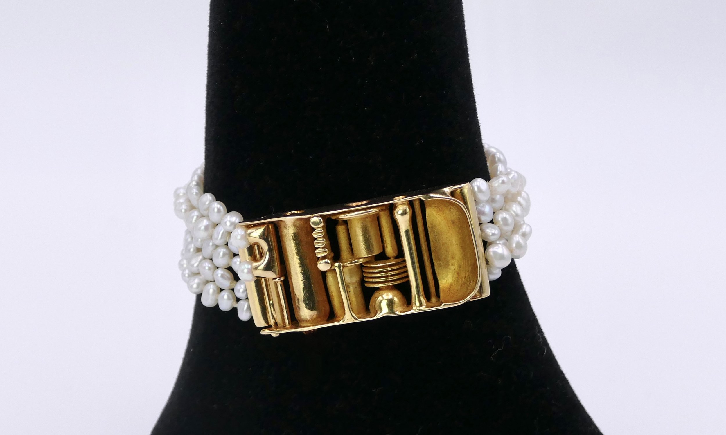 Claude _Wesel-unique_pearls_gold_bracelet_abstract-design_3.jpeg