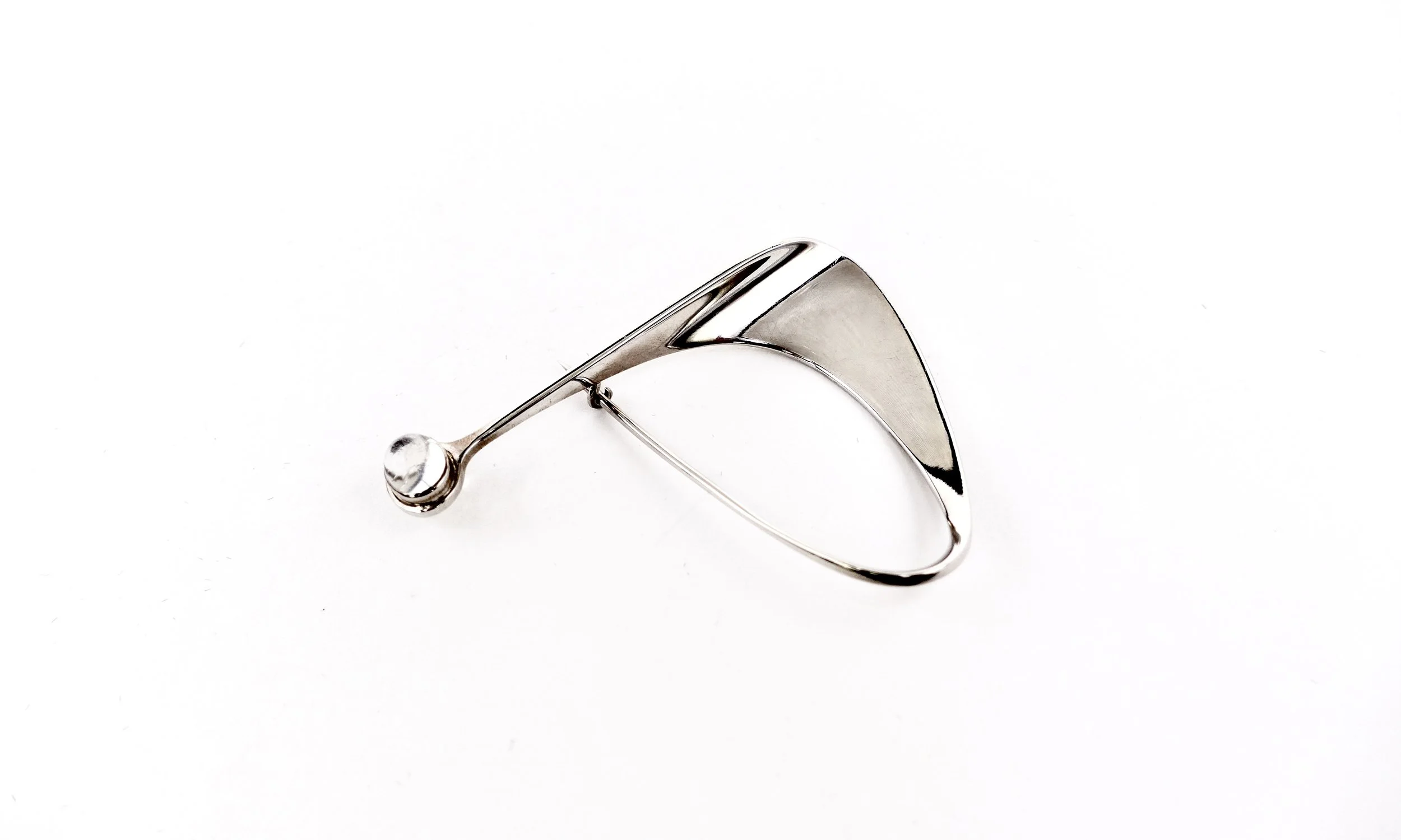 vivianne-torun-fibula-silver-moonstone-brooch-2.jpeg
