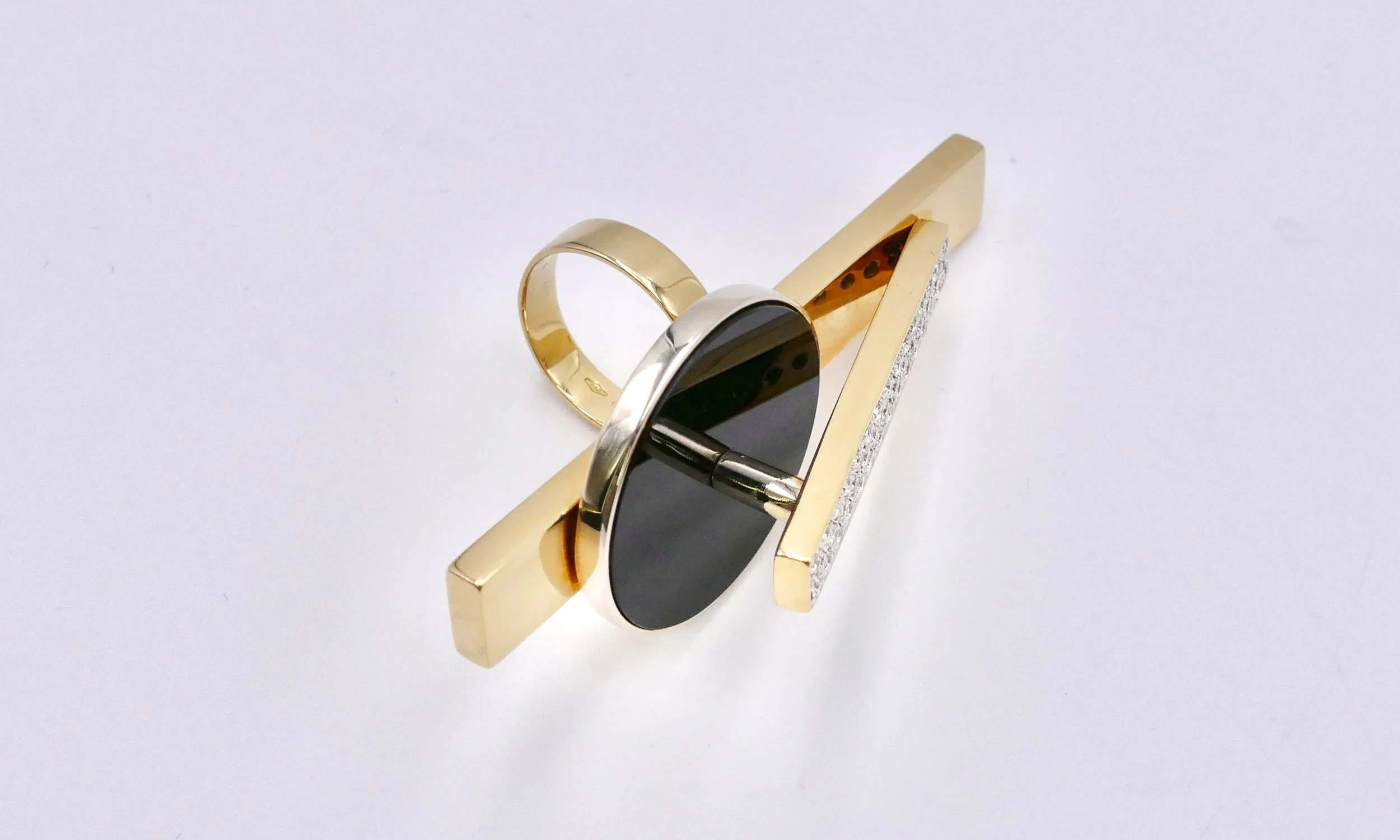 ettore-sottsass-statement-gold-onyx-diamonds-ring-cleto-munari