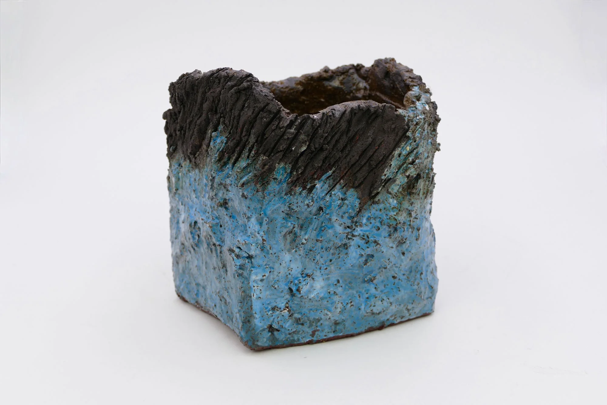 rosette-de-stefano-handcrafed-blue-ceramic-360.jpg