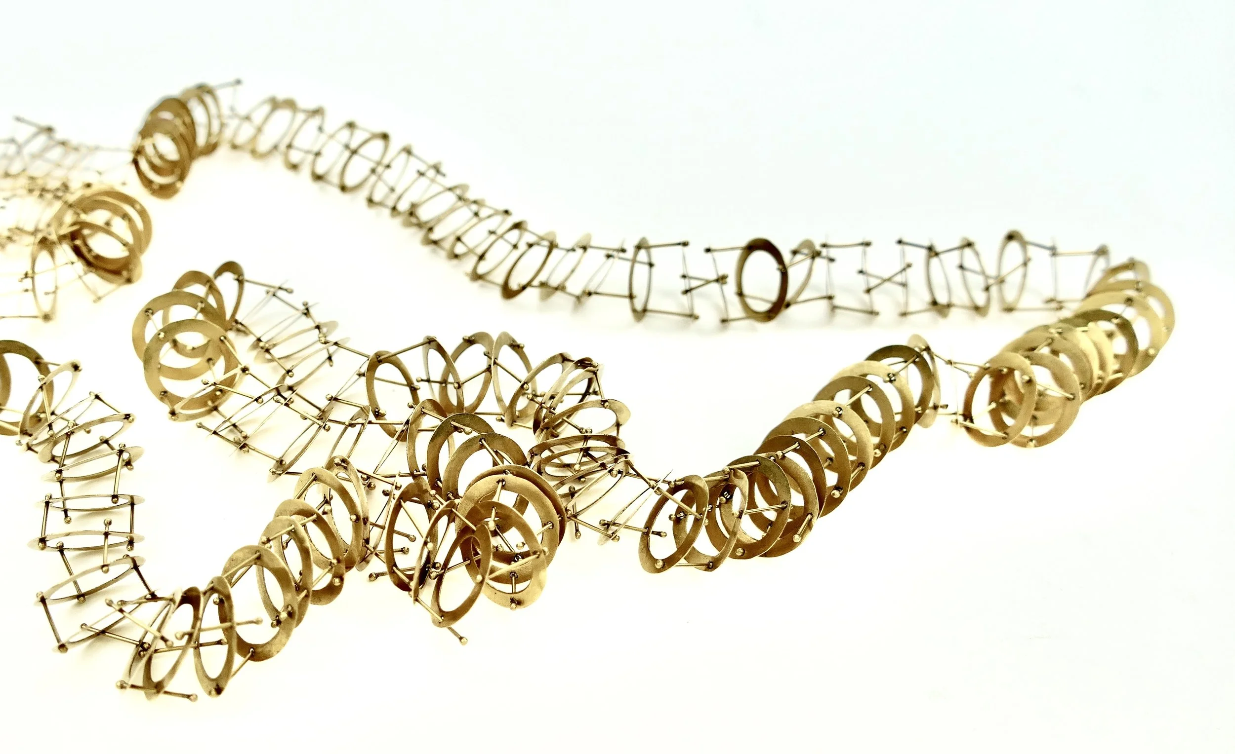 giampaolo-babetto-iconic-circle-tunnel-gold-necklace-4.jpeg