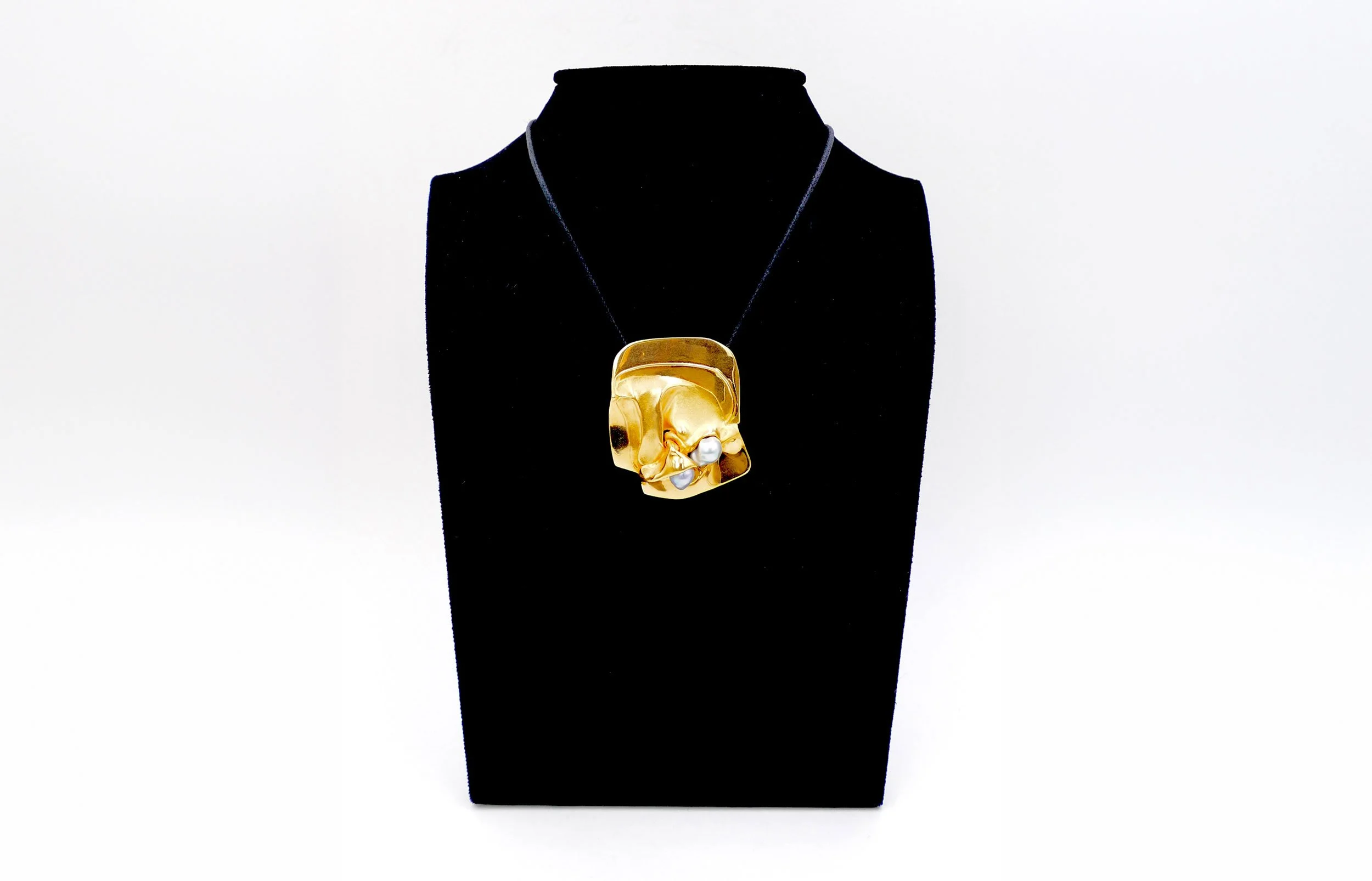 fernand-demaret-studio-gold-pendant-baroque-pearls-3.jpg