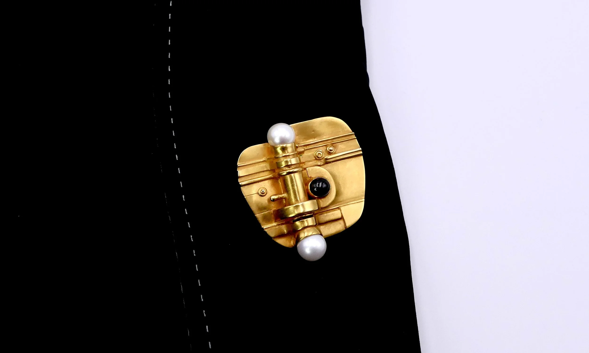 Fernand-Demaret-Studio-Brussels-Claude Wesel-Abstract-gold-garnet-brooch-pendant-5.JPG