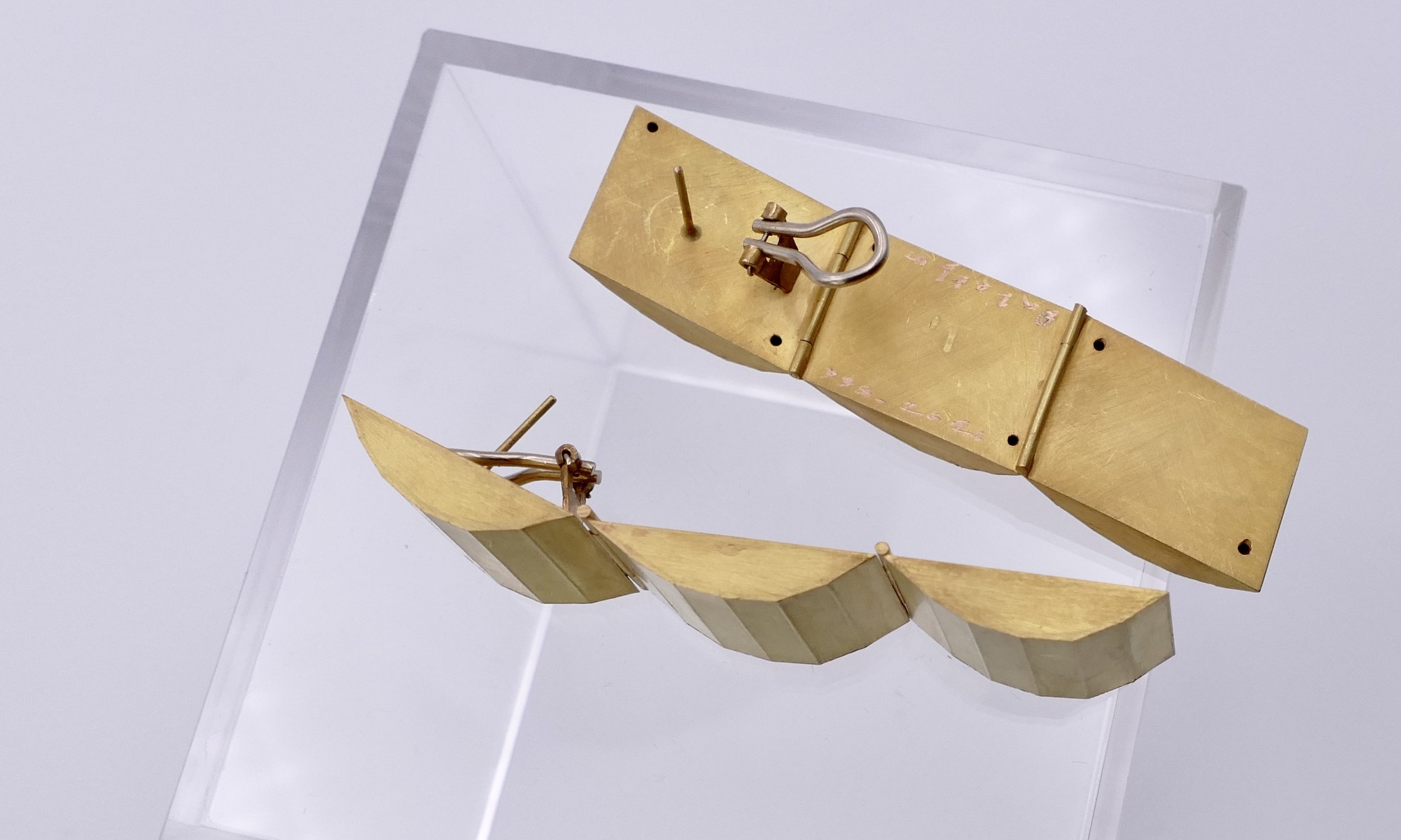 Giampaolo-Babetto_gold-articulated-earrings-7.jpeg