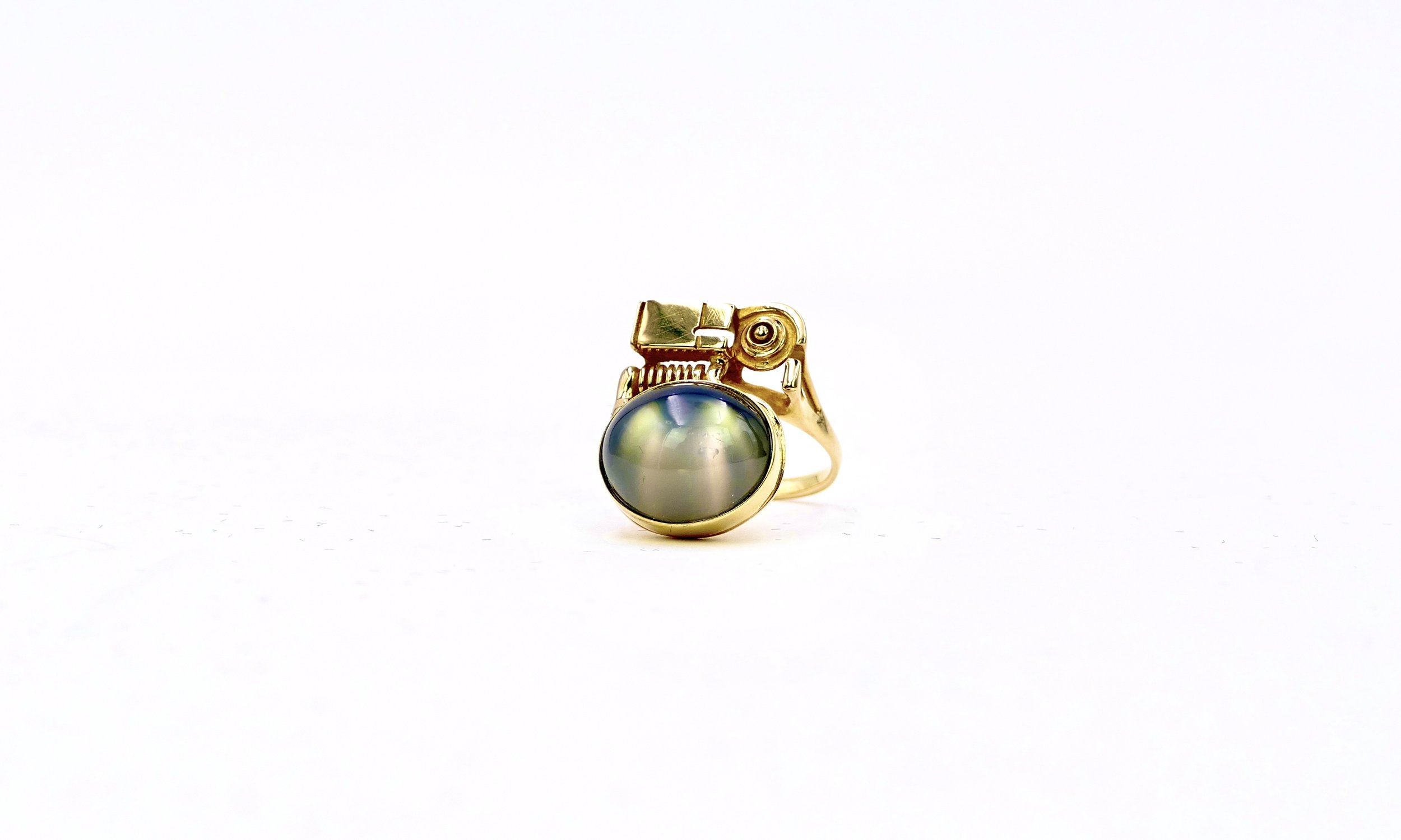 Claude Wesel gold moonstone cabochon model 4145 - 2.JPG