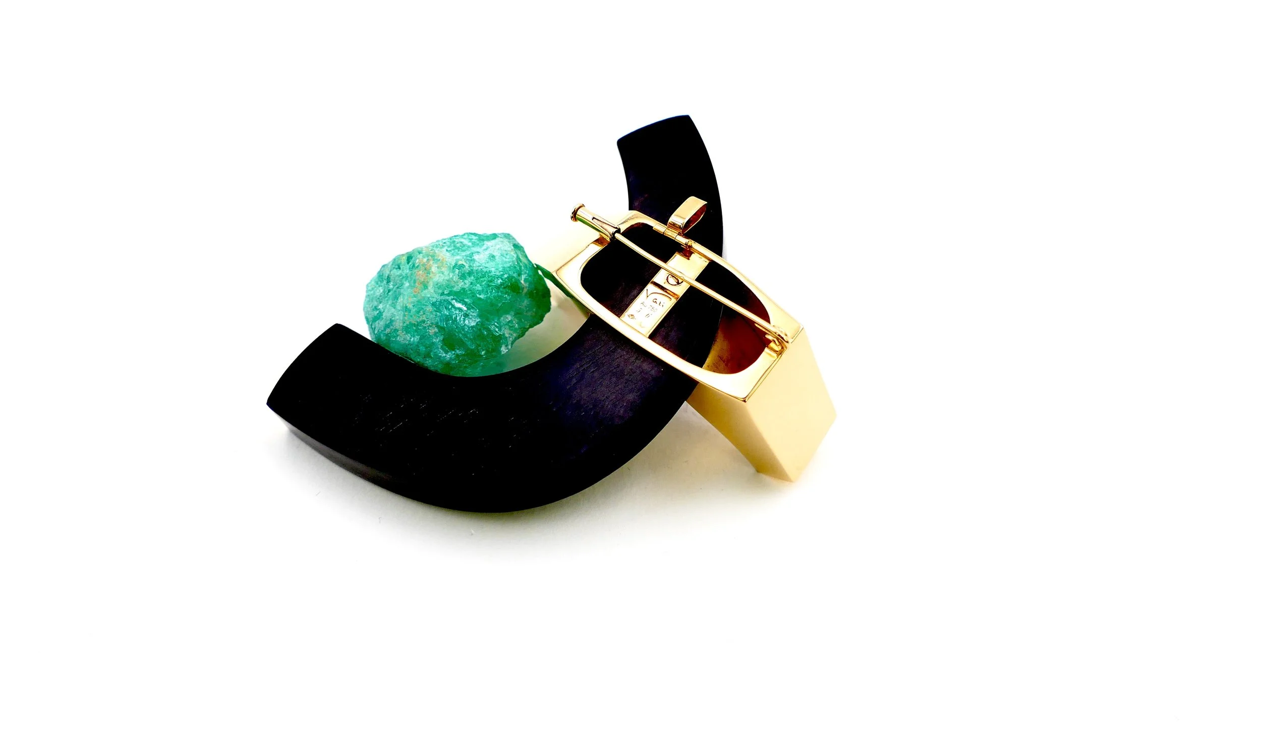 sophia-vari-médée-ebony-gold-emerald-brooch-5.JPG