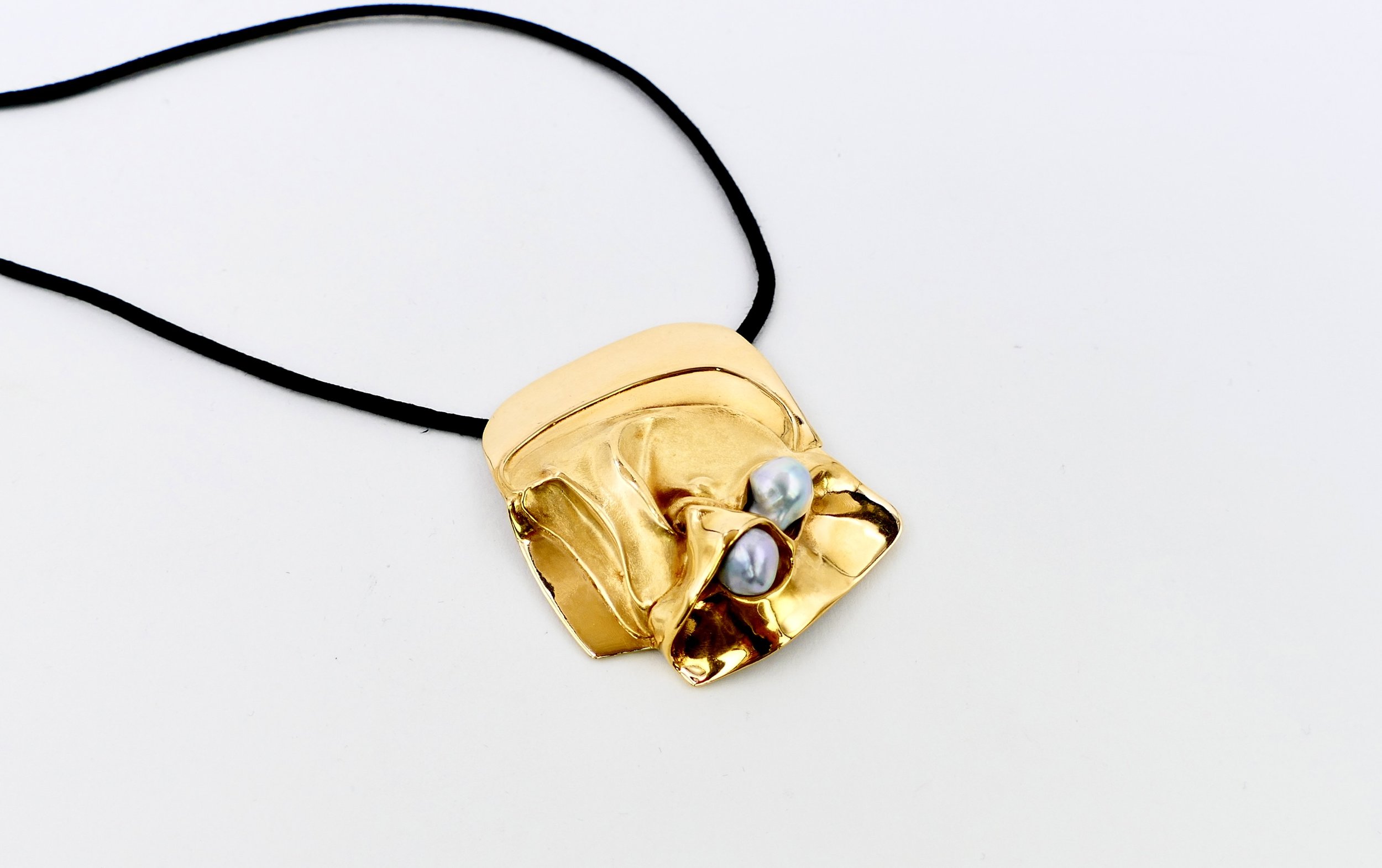 fernand-demaret-studio-gold-pendant-baroque-pearls.JPG