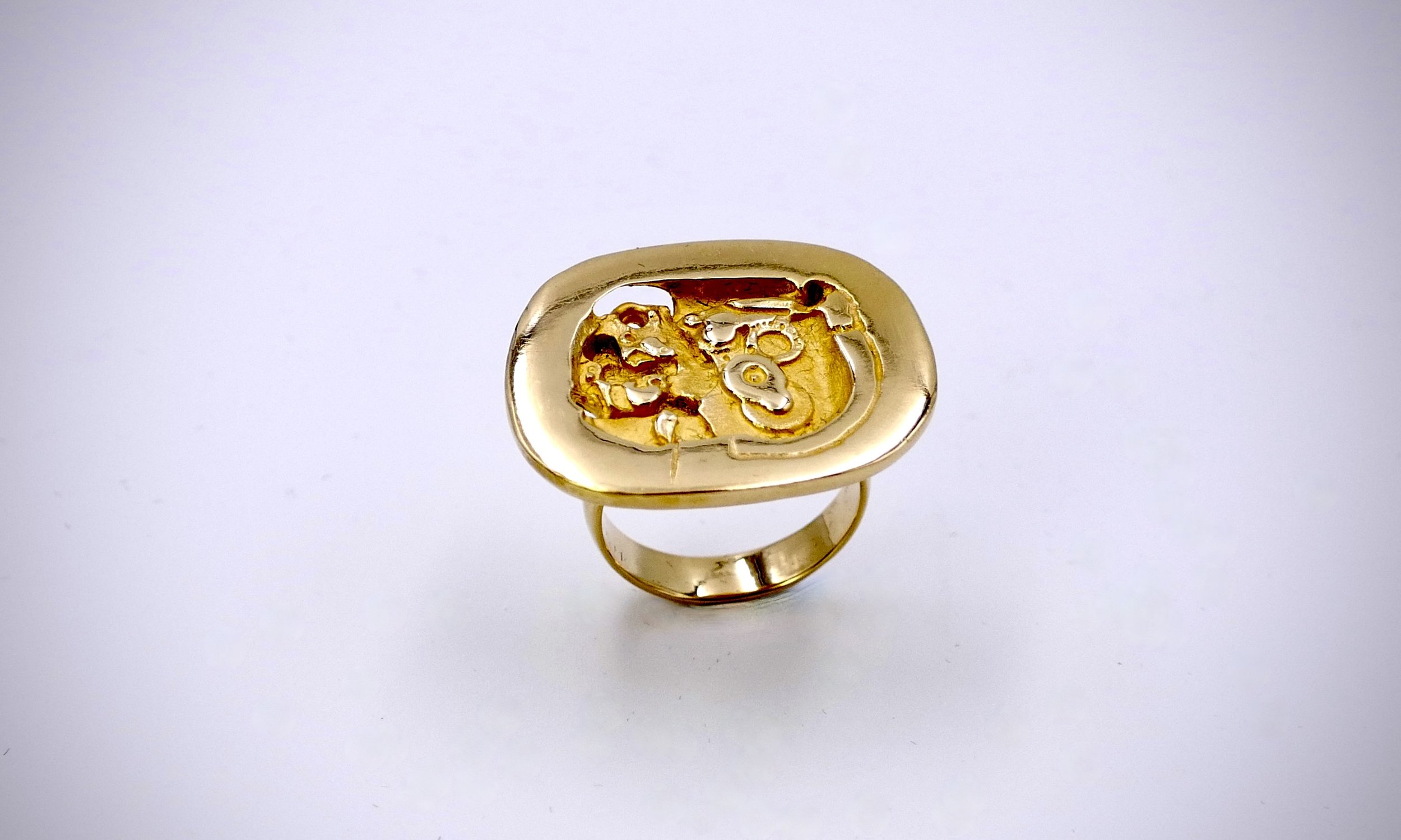 Claude Wesel a gold ring with bio-mechanical design - model 6971