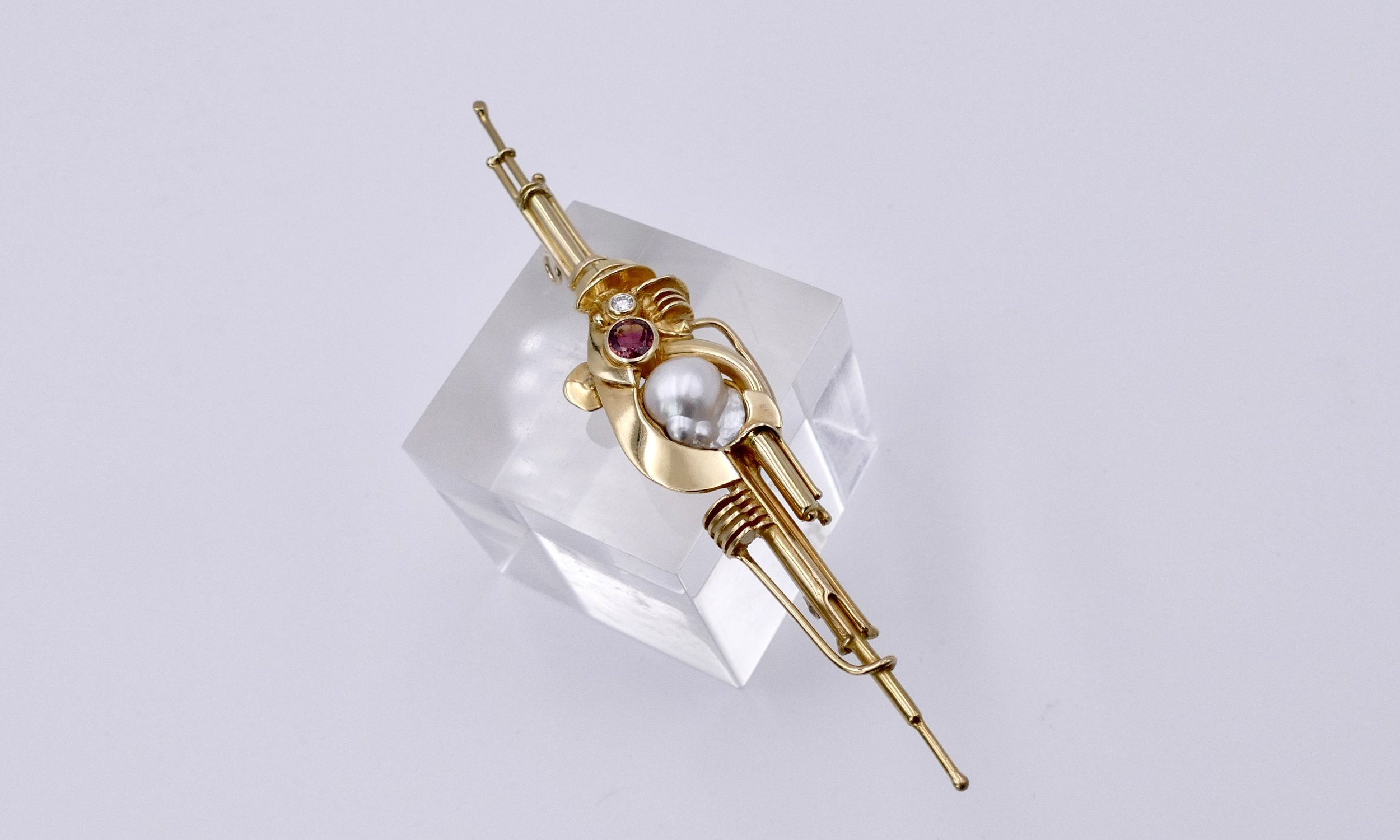 Fernand-Demaret-Studio_gold-pearl-tourmaline-diamond_brooch-pendant-1.jpeg