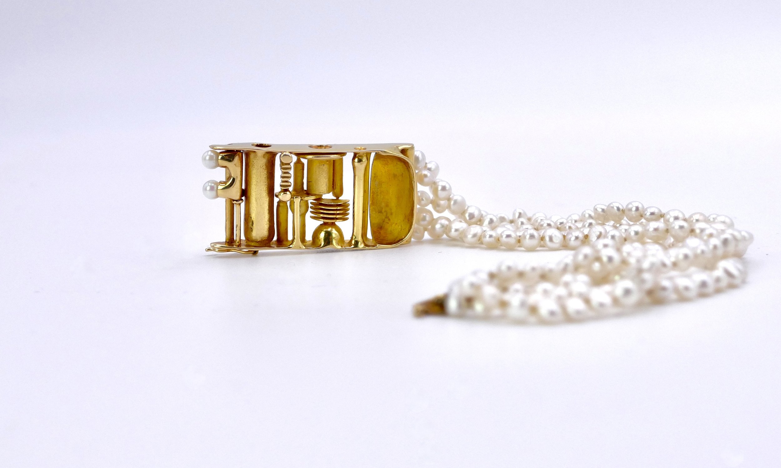 Claude _Wesel-unique_pearls_gold_bracelet_abstract-design_5.jpeg