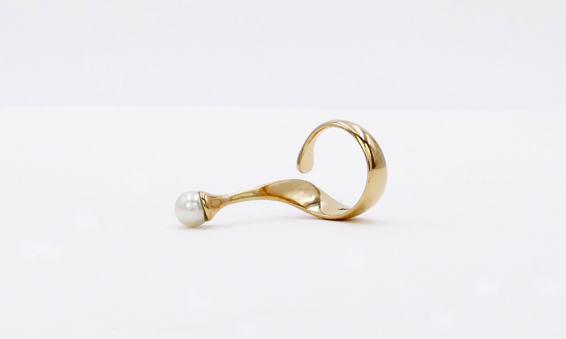 theresia-hvorslev-age-fausting-gold-pearl-ring.jpg