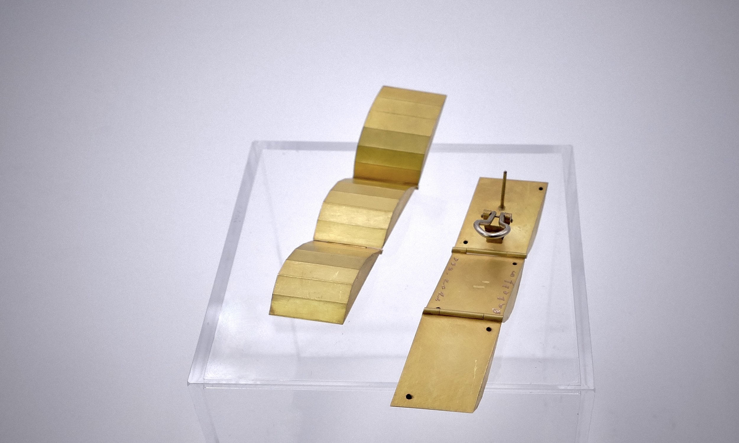 Giampaolo-Babetto_gold-articulated-earrings-3.jpeg