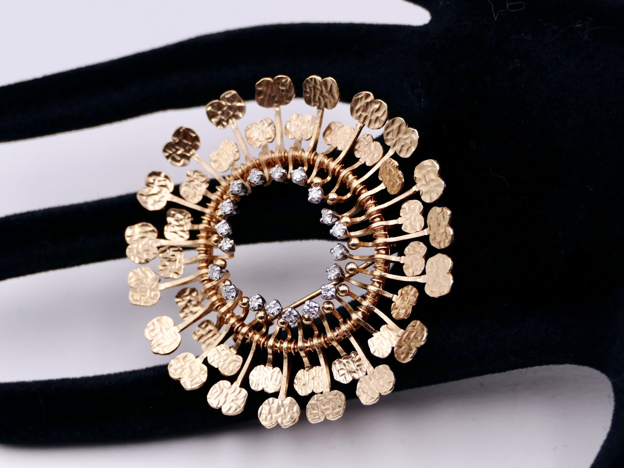 tapio-wirkkala-aurinko-brooch-1.jpeg
