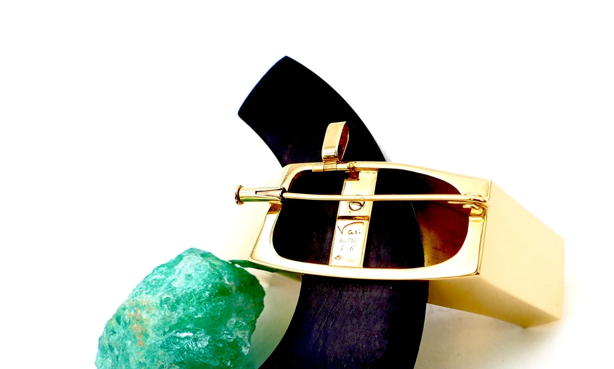 sophia-vari-médée-ebony-gold-emerald-brooch-4.JPG