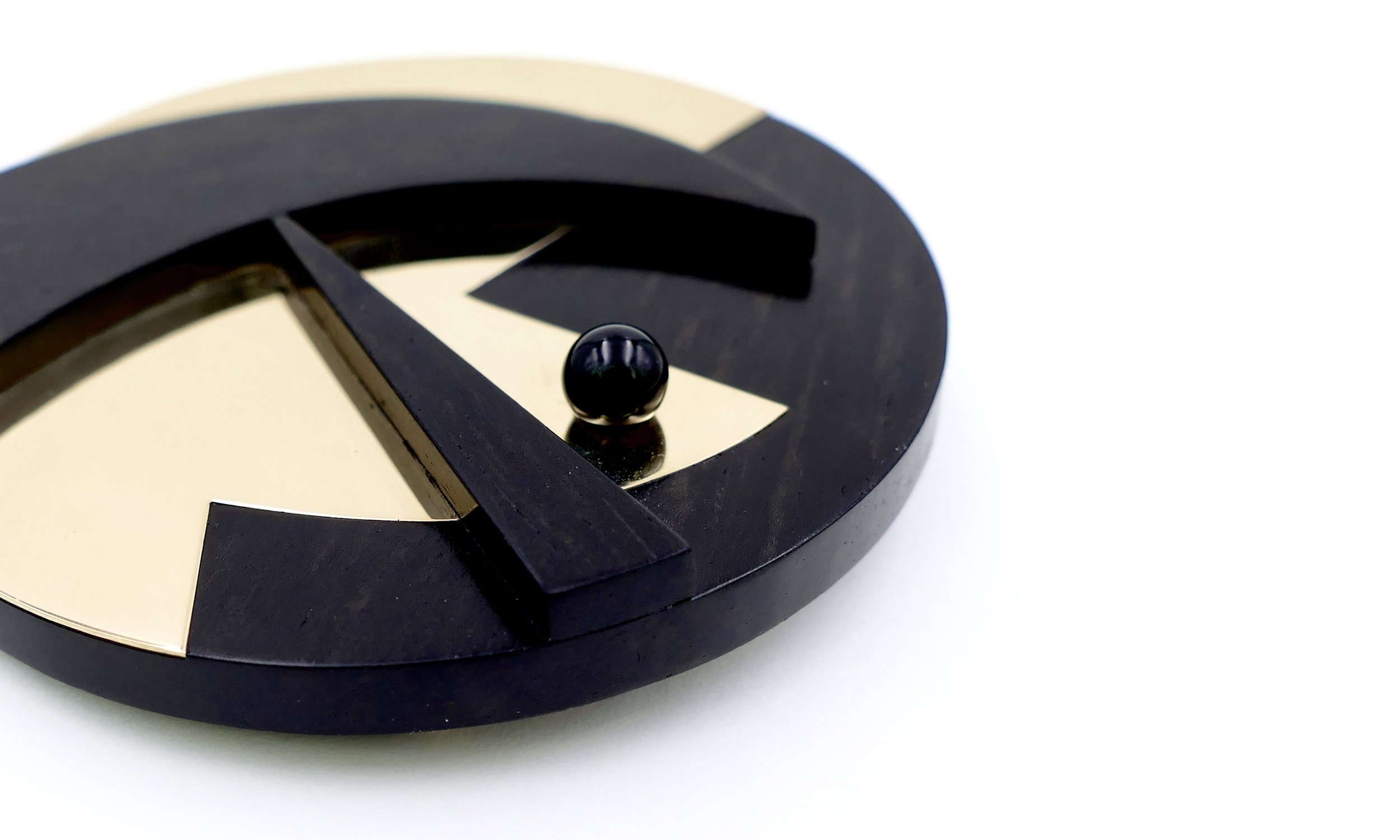 Sophia Vari ménélas ebony gold onyx brooch 4.JPG