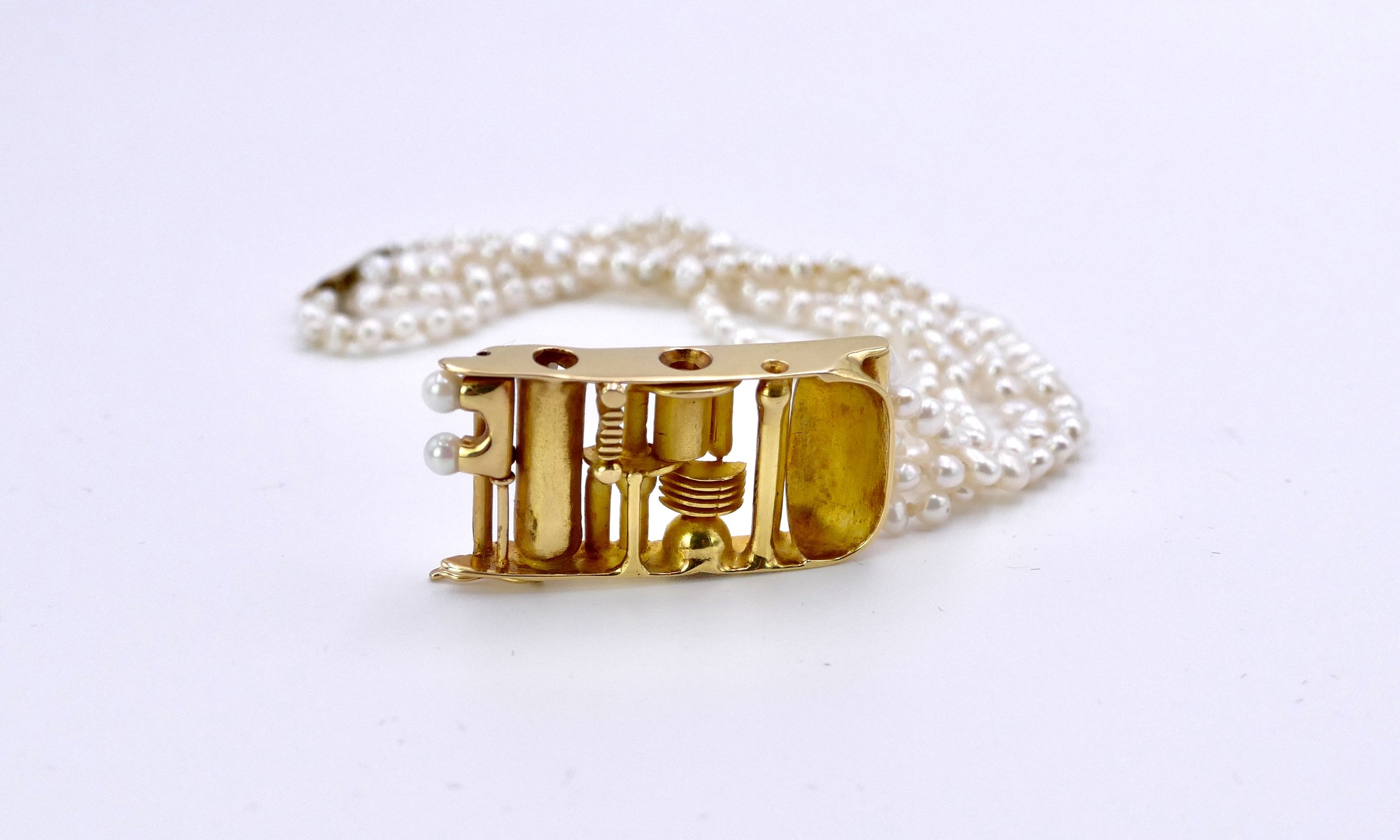 Claude _Wesel-unique_pearls_gold_bracelet_abstract-design_2.jpeg