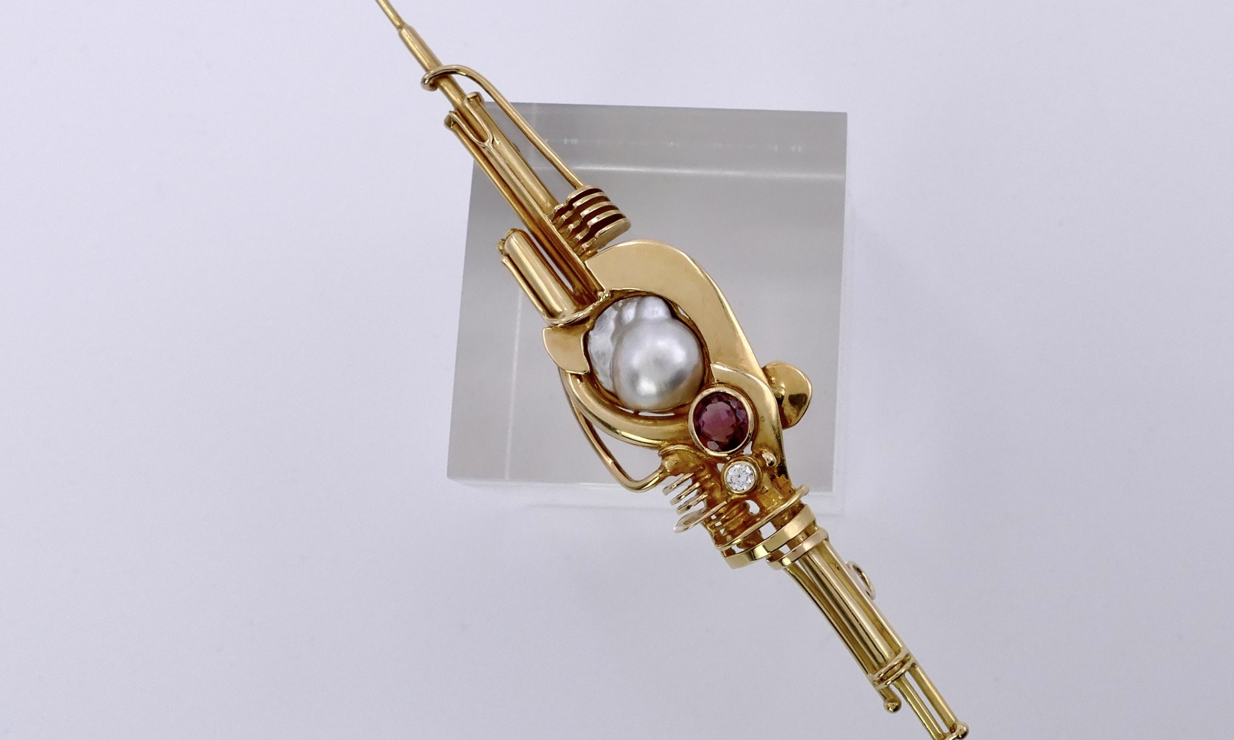 Fernand-Demaret-Studio_gold-pearl-tourmaline-diamond_brooch-pendant-7.jpeg
