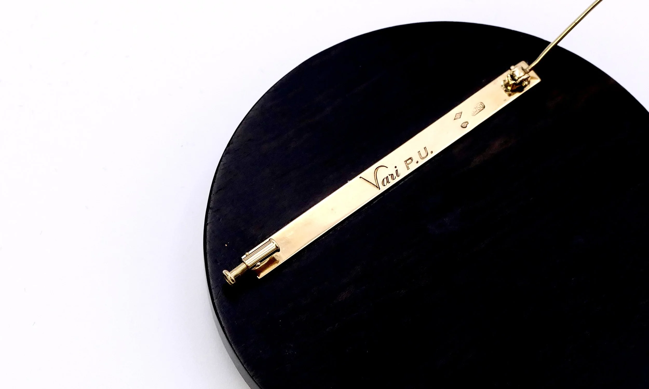 Sophia Vari ménélas ebony gold onyx brooch 5.JPG