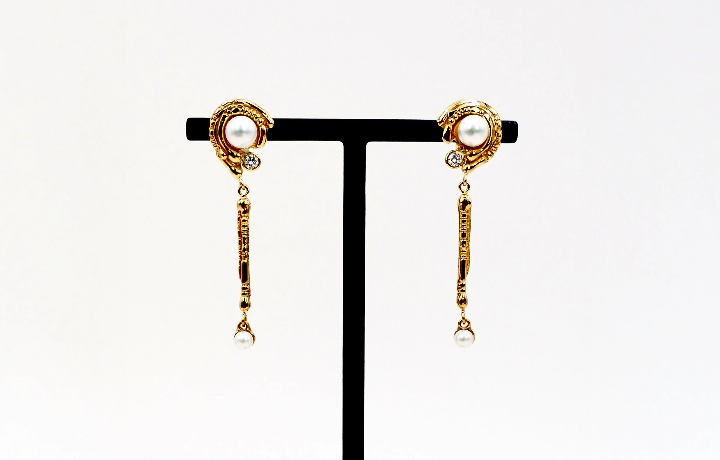 Claude Wesel “Perle d’Or” gold, diamond and pearls earrings