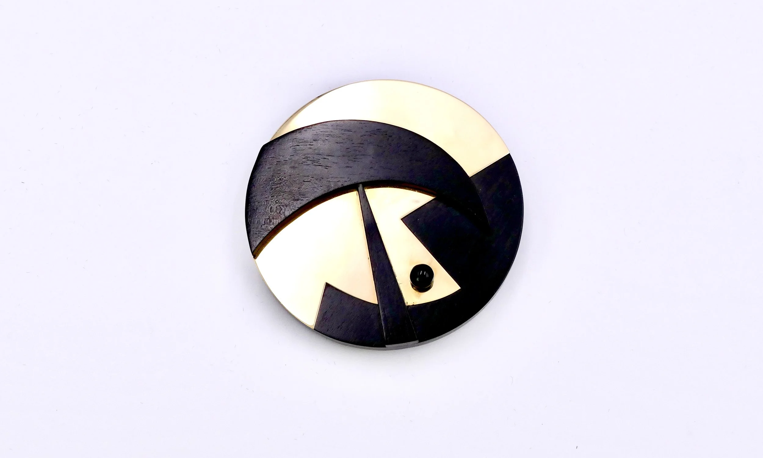 Sophia Vari ménélas ebony gold onyx brooch 2.JPG