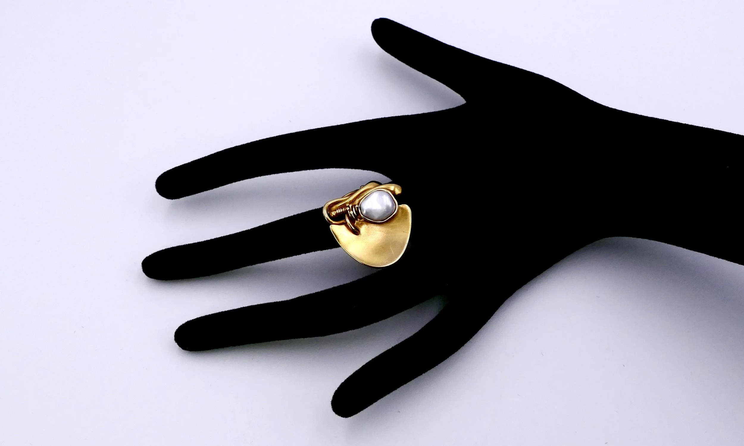 Claude Wesel for Fernand Demaret Studio gold and "Mabe" pearl ring