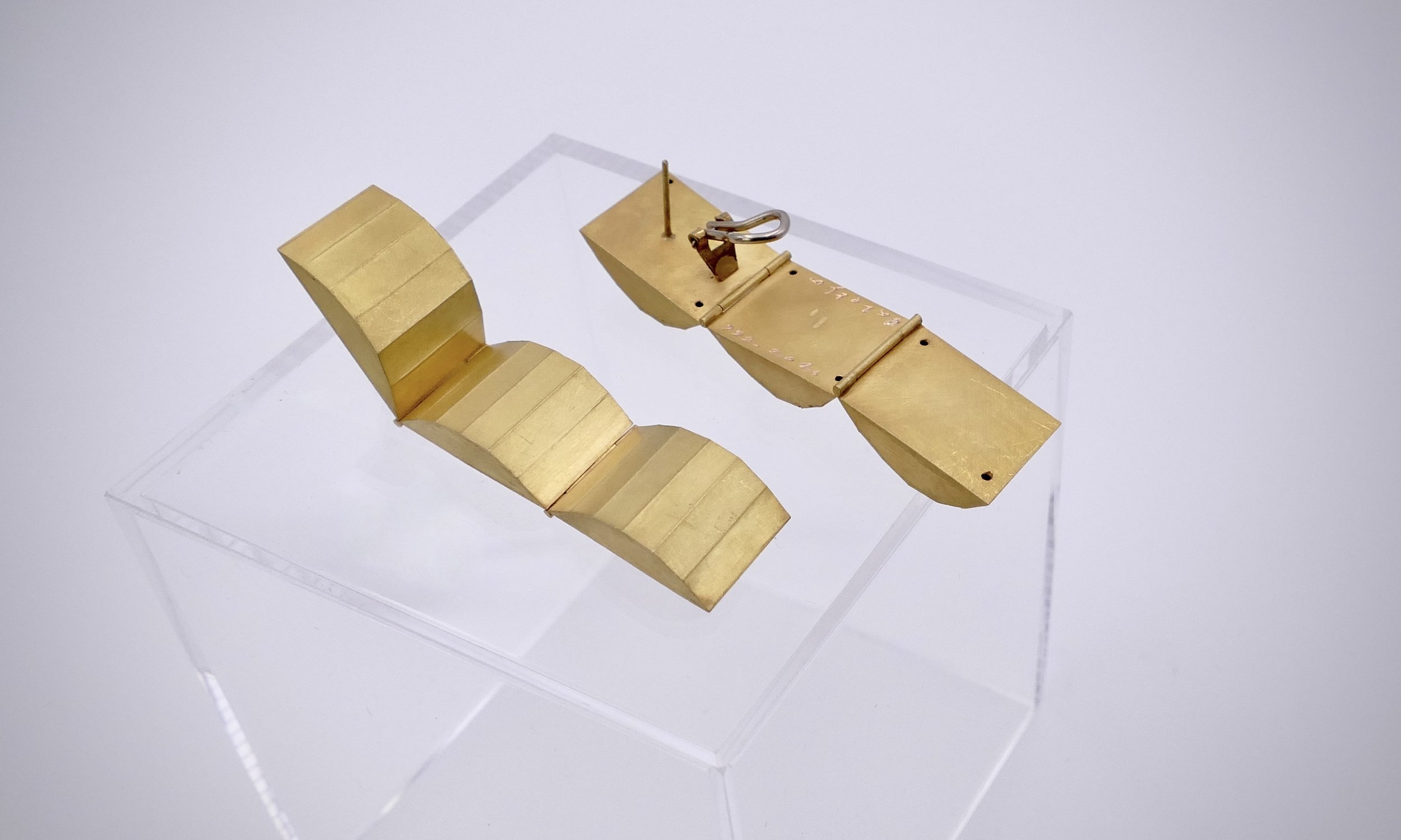 Giampaolo-Babetto_gold-articulated-earrings-5.jpeg