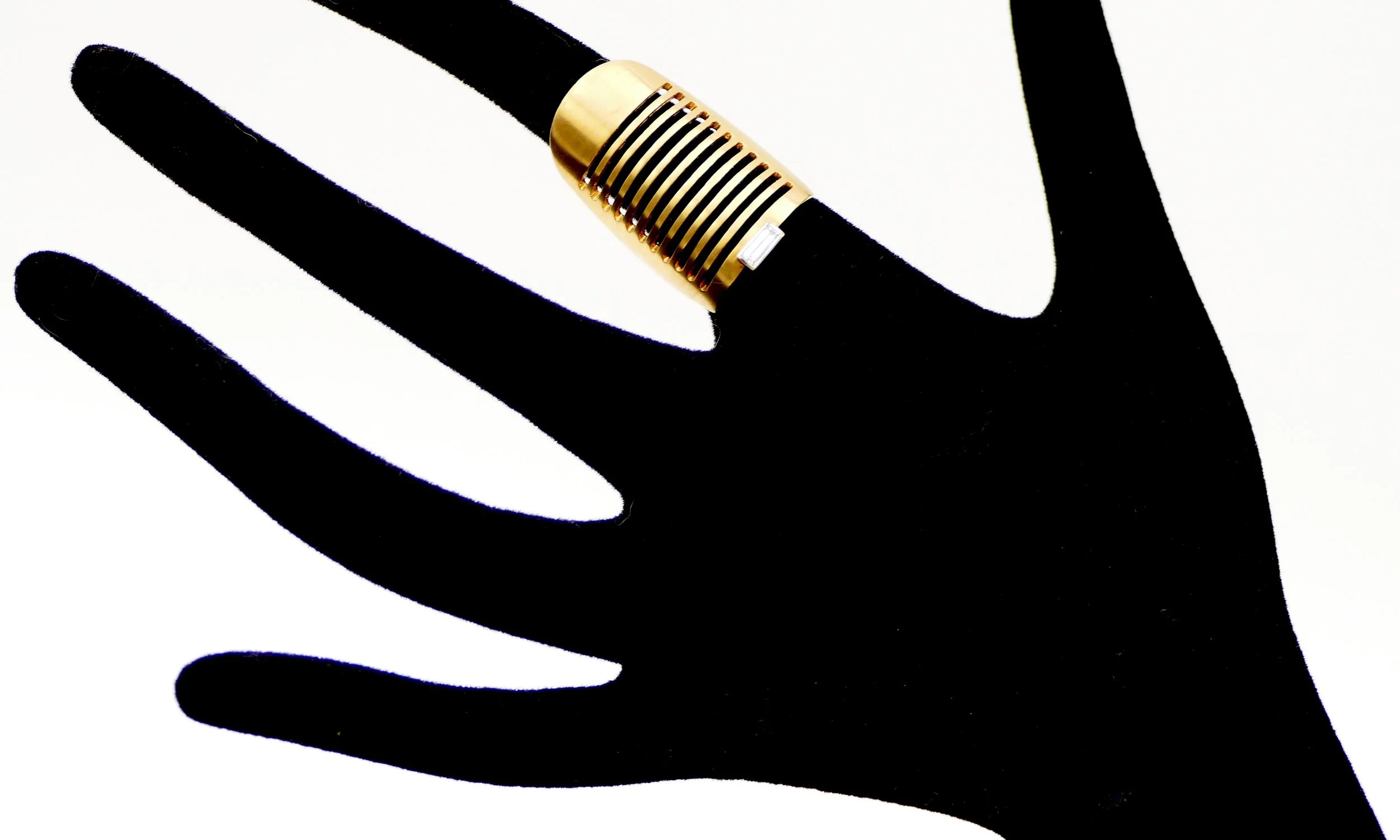 janine renard lineature gold diamond unique ring 3.JPG