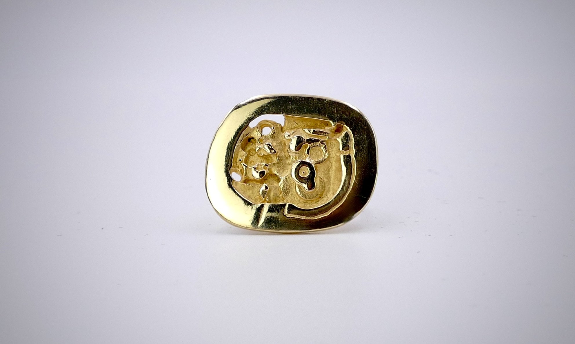 Claude Wesel_ gold_bio-mechanical_ring_model-6971-2.jpeg