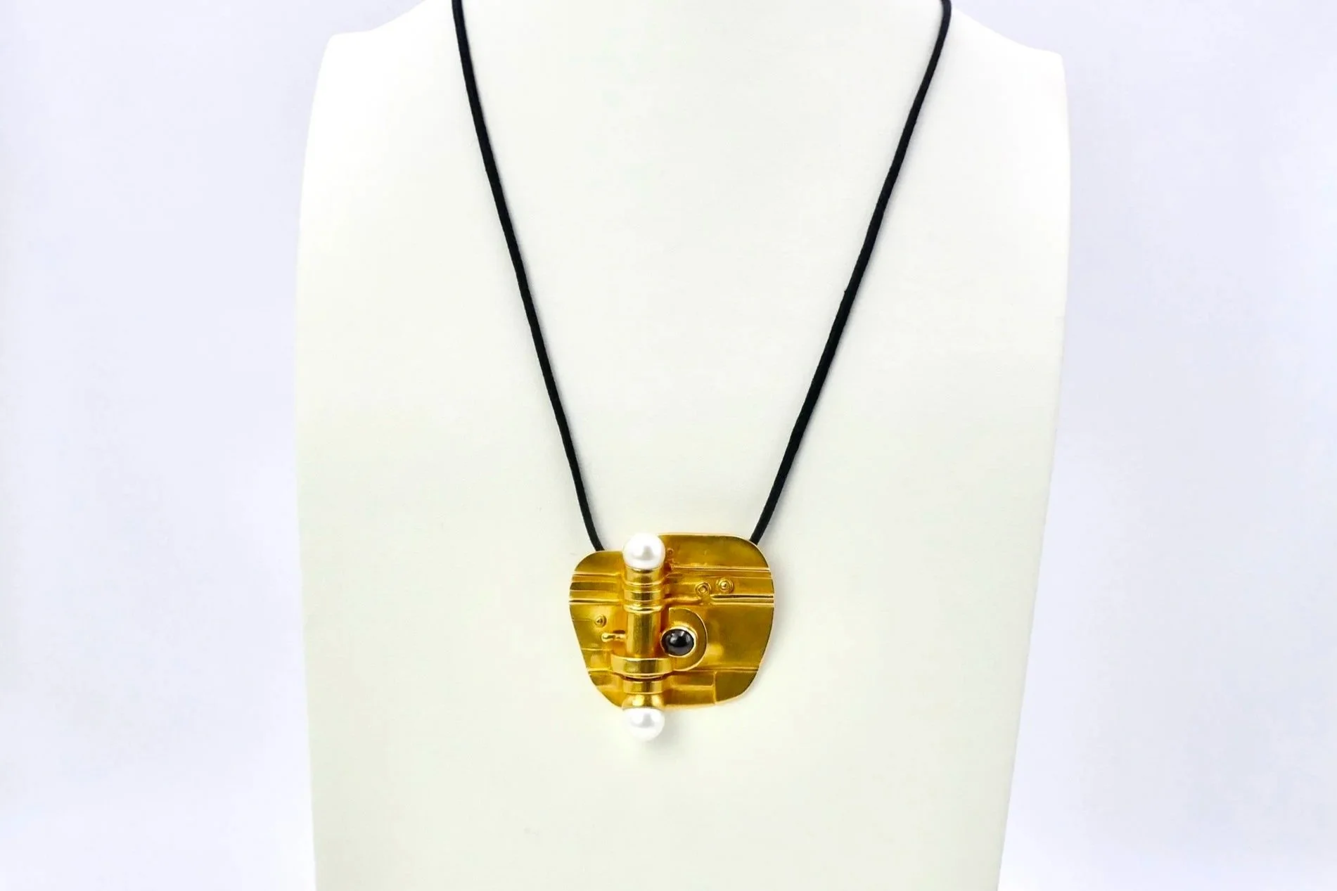 Fernand-Demaret-Studio-Brussels-Claude+Wesel-Abstract-gold-garnet-brooch-pendant-1.jpg