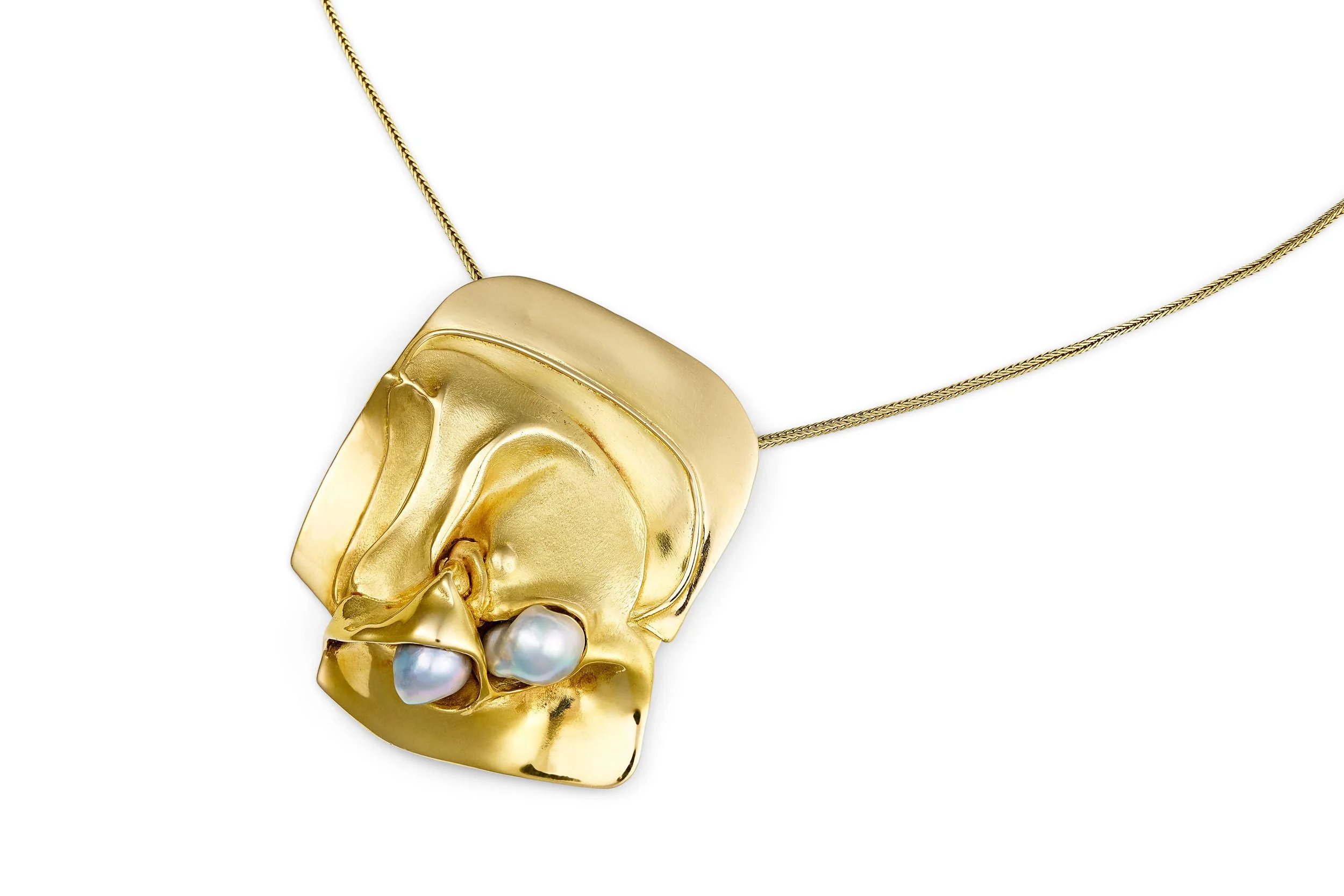 fernand-demaret-studio-gold-pendant-baroque-pearls-1.jpg